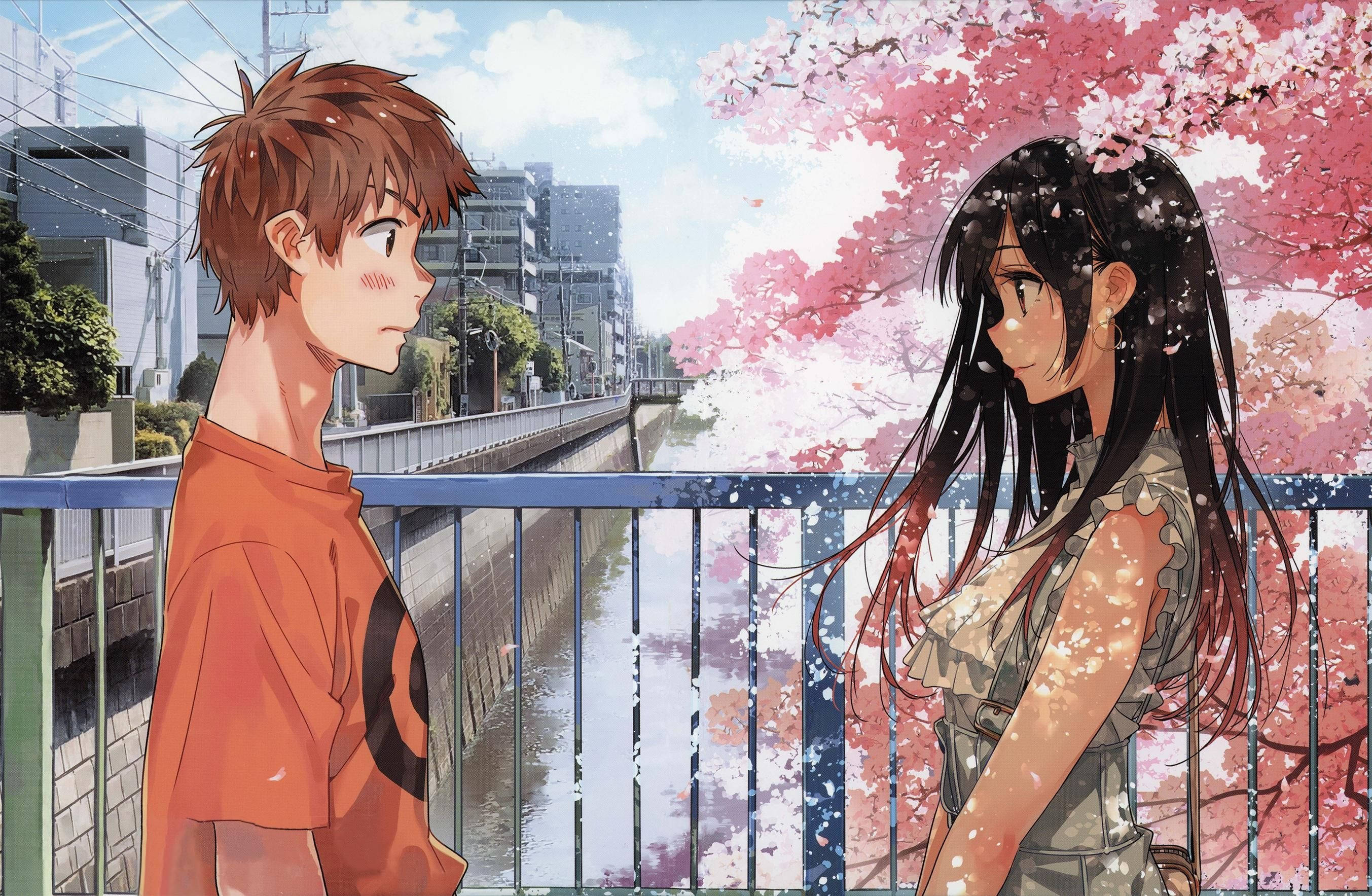 Girlfriend 桌布 壁紙 — 兩個動漫青少年在盛開的櫻花下，城市運河旁互相凝視。