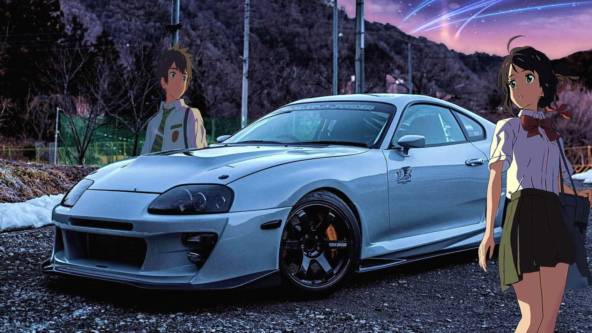 動漫 桌布 壁紙 — 兩個動漫青少年站在一輛銀色改裝跑車旁邊，背景是暮色天空和流動的光線。