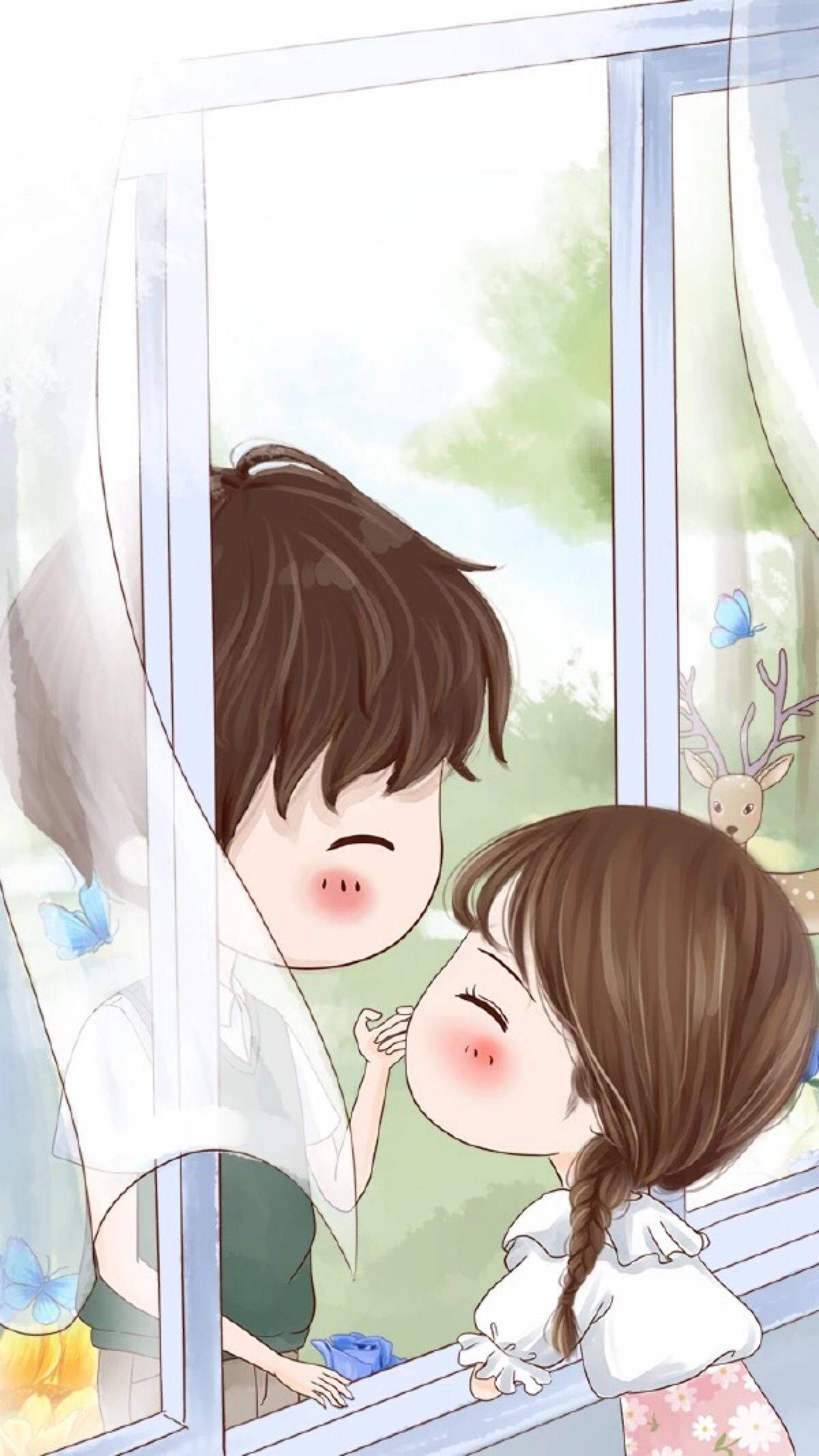 Cute Couples Cartoon 桌布 壁紙 — 兩個動漫風格的青少年臉紅微笑，透過窗戶靠近，外面有蝴蝶和鹿。