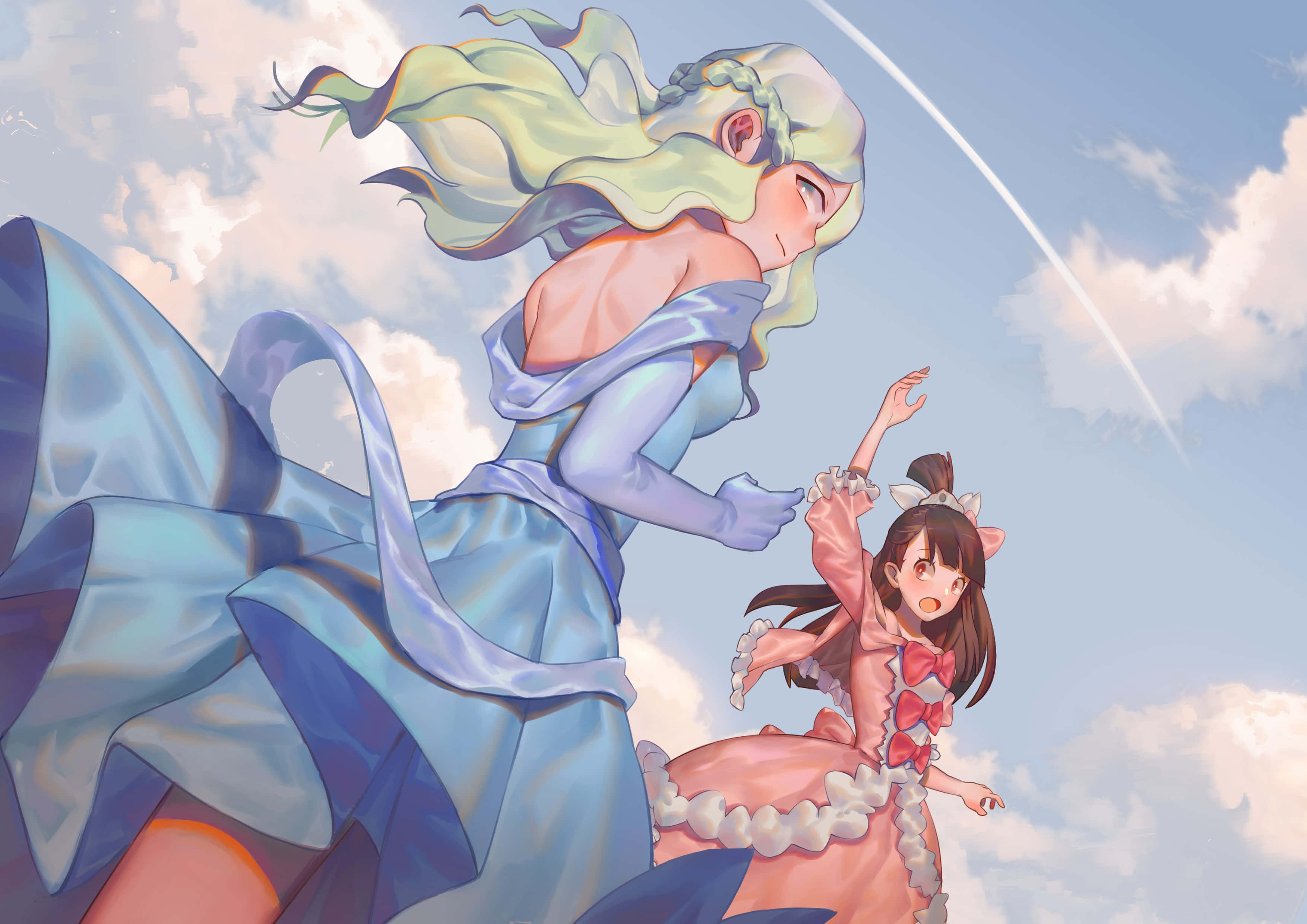 動漫女孩 桌布 壁紙 — 兩個動畫女孩穿著飄逸的裙子，頭髮隨風飄揚，在明亮的天空中翱翔，背景是蓬鬆的雲朵。
