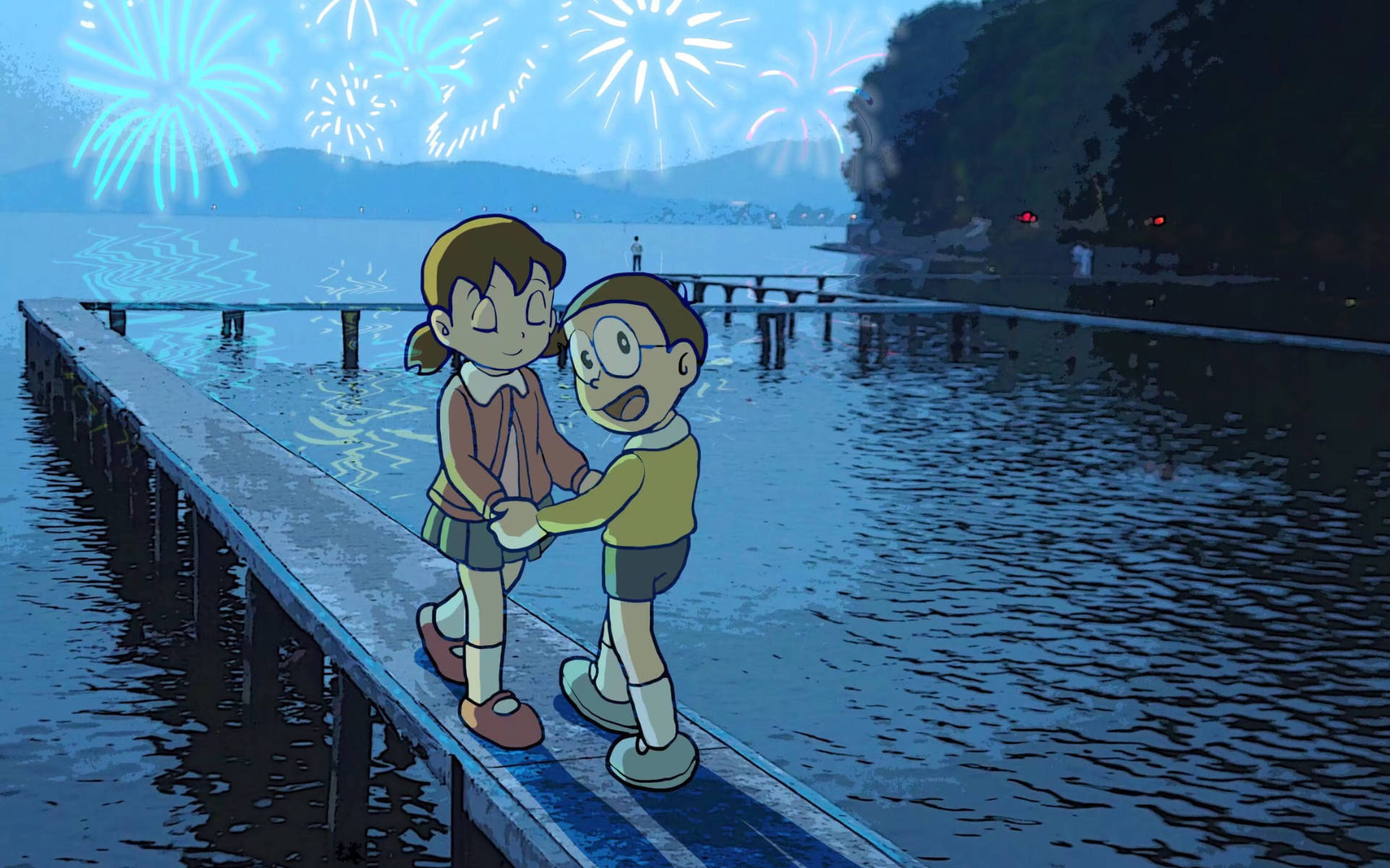 Animated Cartoon 桌布 壁紙 — 兩個動畫小孩在黃昏平靜的湖面上，在發光的藍色煙火下，於木碼頭上牽手。