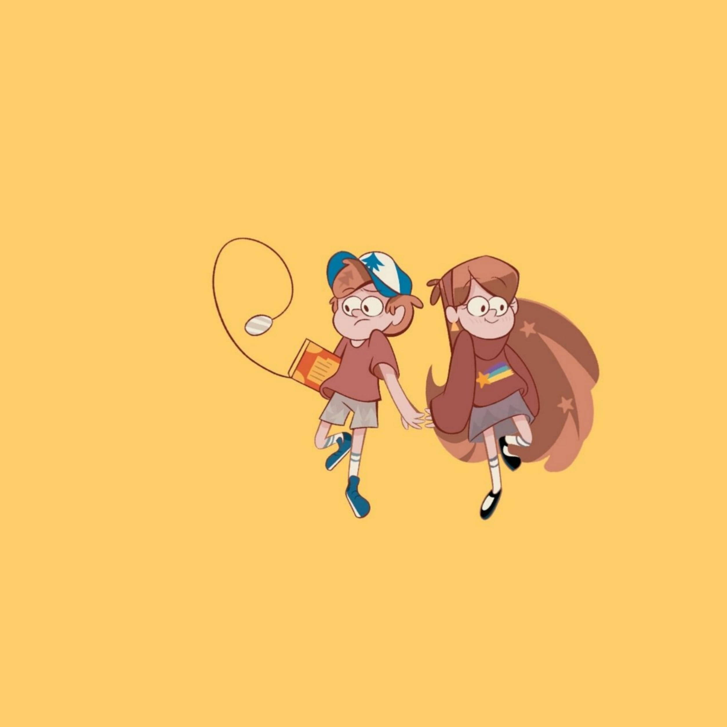 Mabel 桌布 壁紙 — 兩個動畫小孩手牽手，在純黃色背景上快樂地奔跑，其中一個揮動帶球的繩子。
