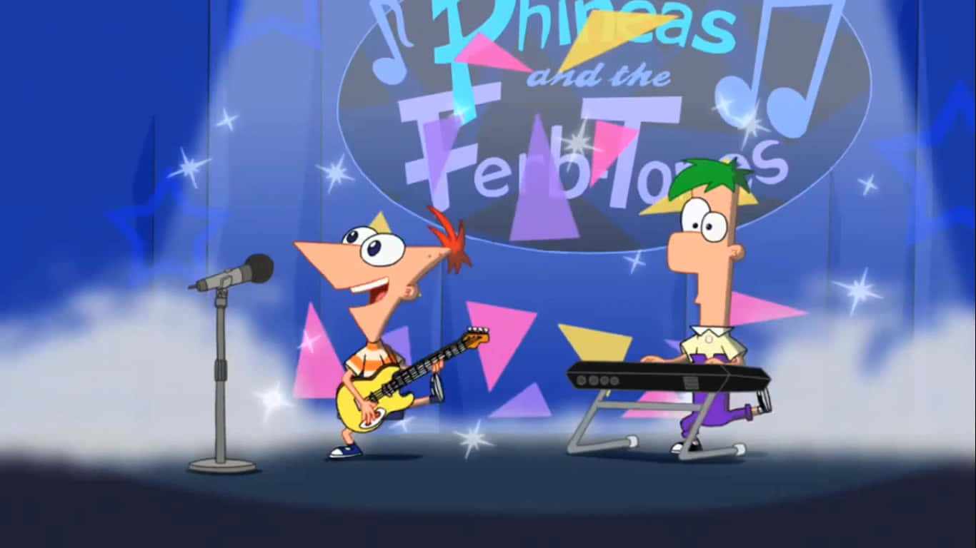 Phineas And Ferb 桌布 壁紙 — 兩個動畫男孩在一個閃閃發光的舞台上表演，身後有「Phineas and the Ferb」標誌。