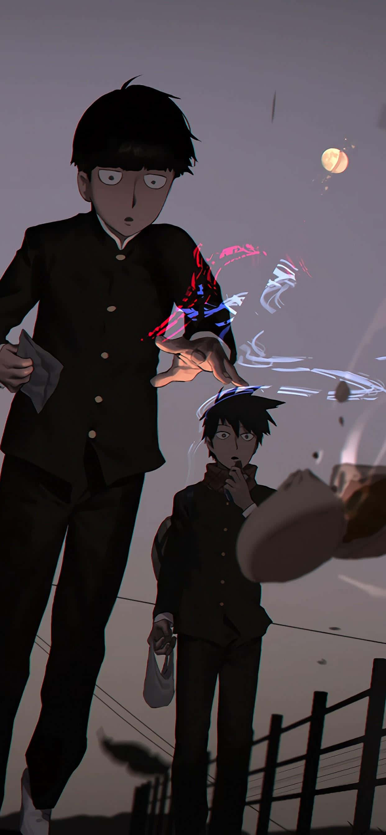 Mob Psycho iPhone 桌布 壁紙 — 兩個動畫男孩穿著深色制服站在黃昏的天空下，其中一人從手中發出發光的紅色和藍色能量。