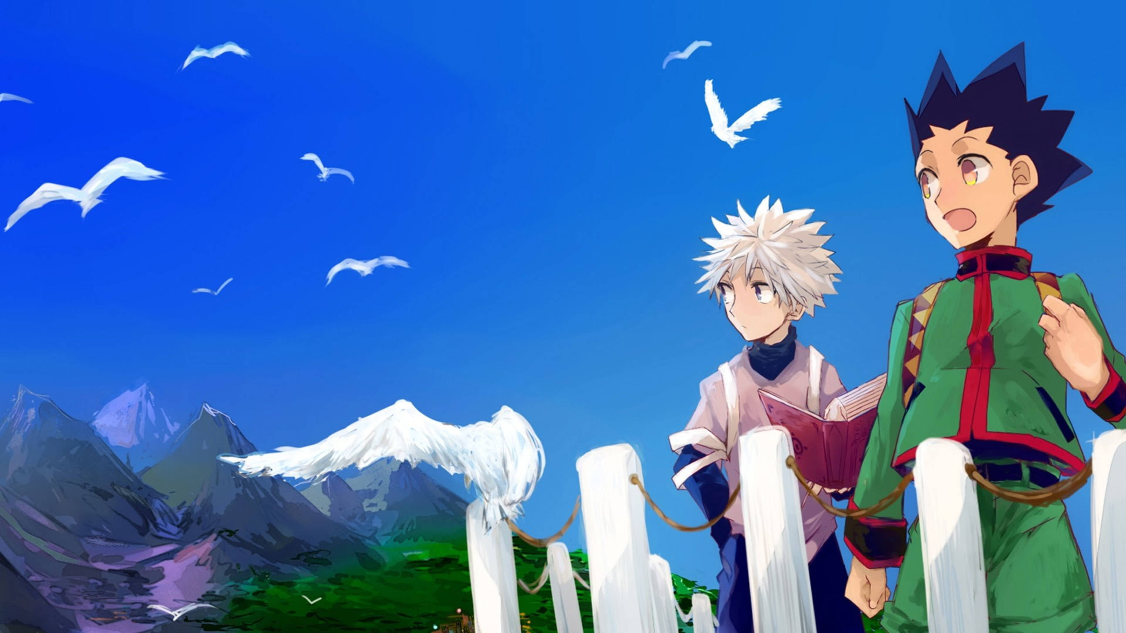 killua 4K 桌布 壁紙 — 兩個動畫男孩站在白色圍欄上，俯瞰著明亮的藍天下有飛鳥的雪山。