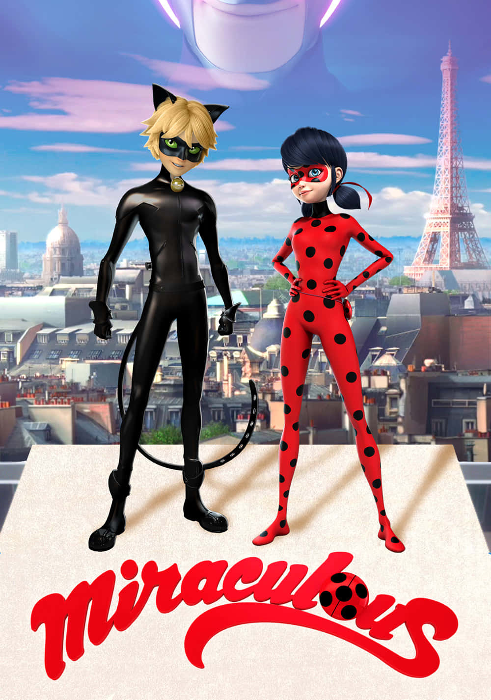 Miraculous 桌布 壁紙 — 兩個動畫超級英雄站在巴黎屋頂上，背景是艾菲爾鐵塔，天空湛藍。