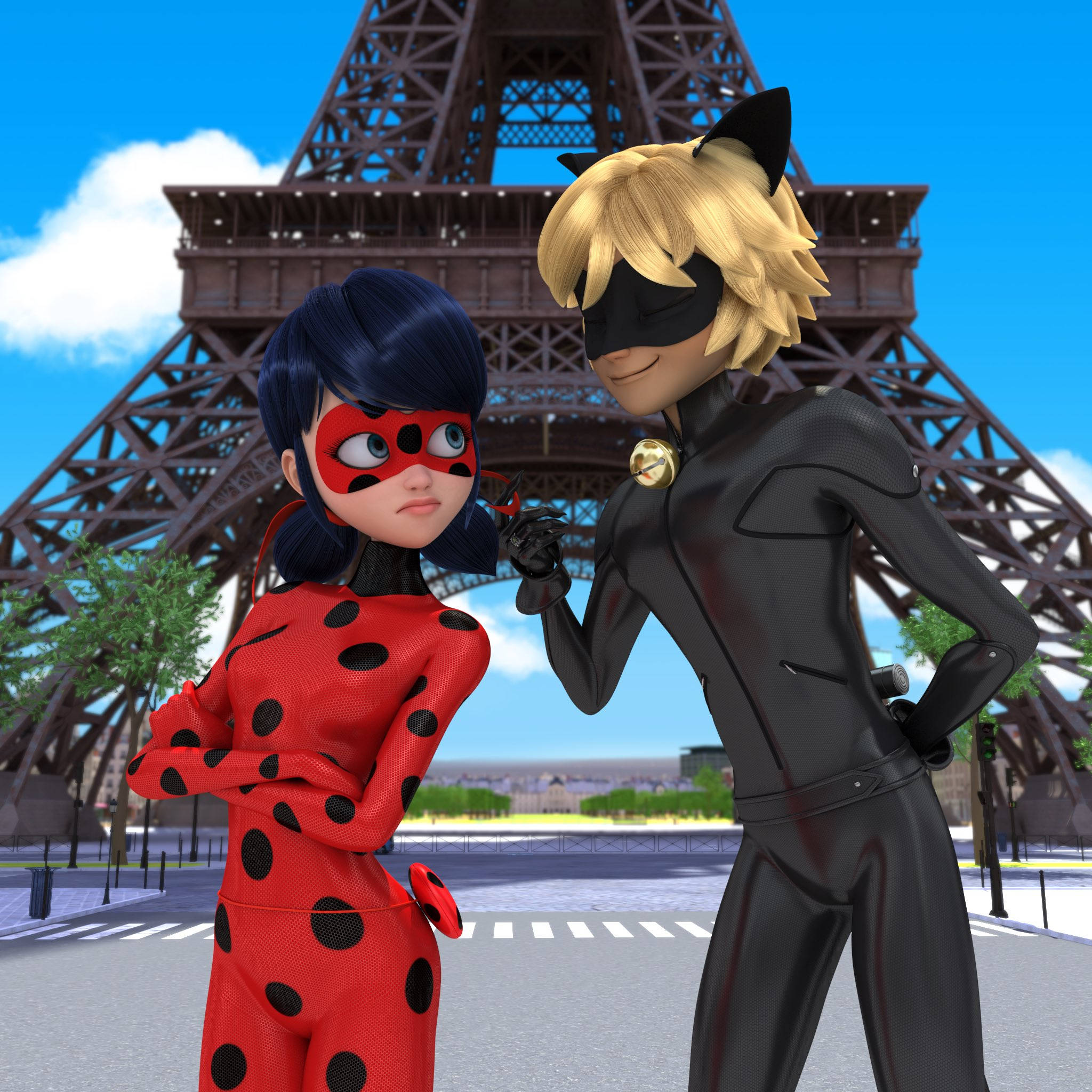 Adrien 桌布 壁紙 — 兩個動畫超級英雄站在艾菲爾鐵塔前，背景是晴朗的藍天和白雲。