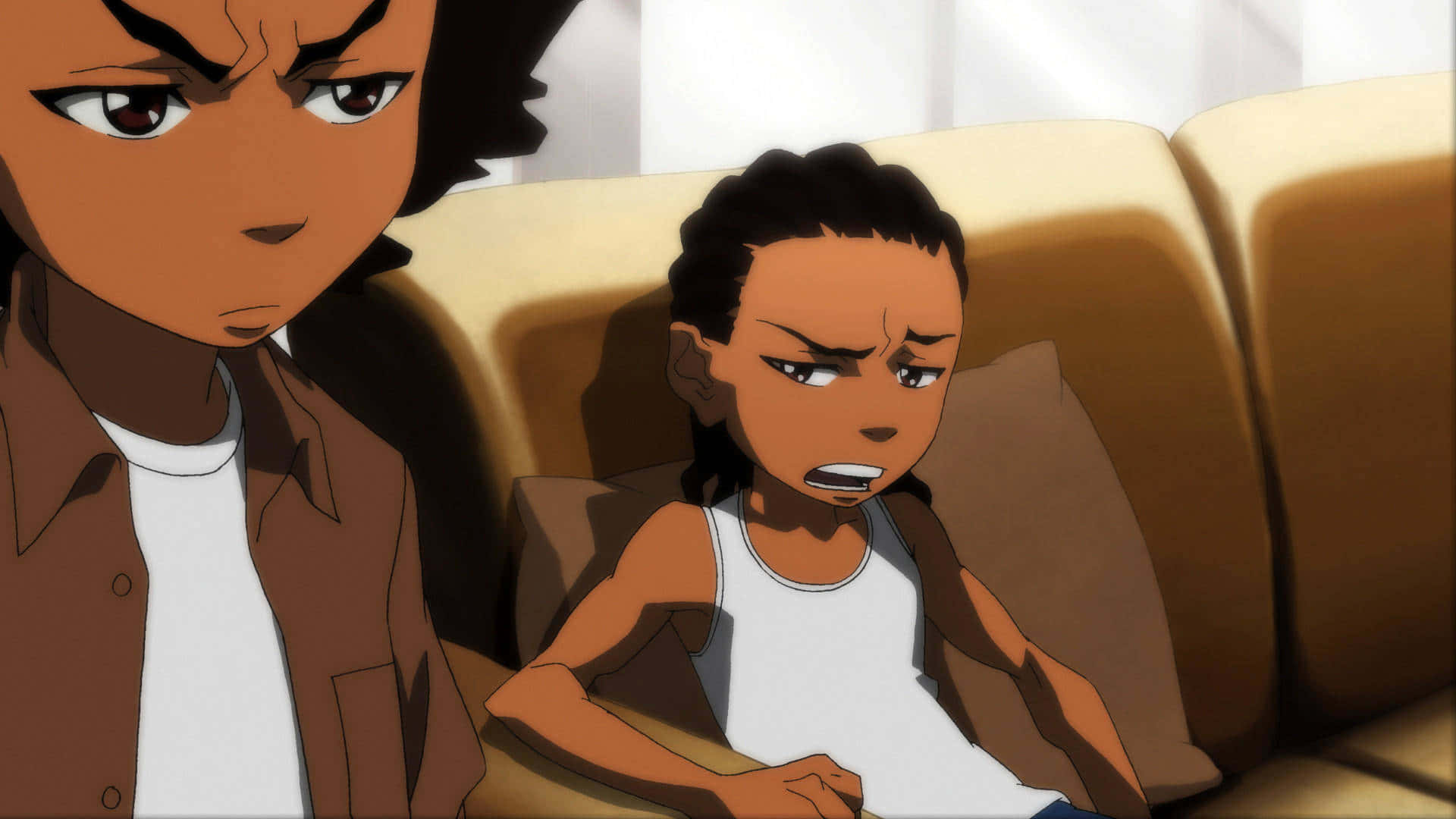 Boondocks 桌布 壁紙 — 兩個動畫青少年帶著憤怒的表情坐在米色沙發上，營造出室內緊張的時刻。