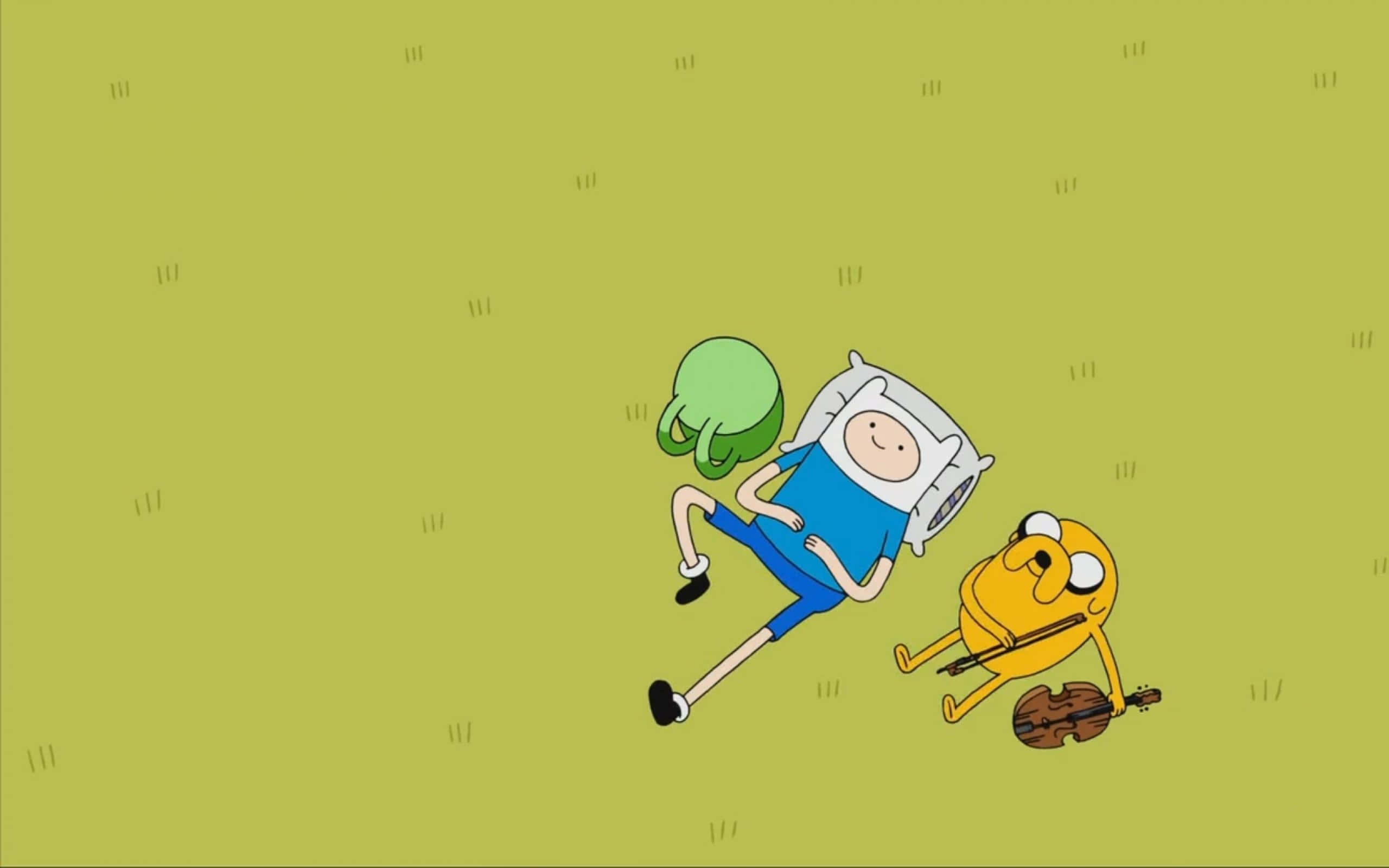 Adventure Time Cute 桌布 壁紙 — 兩個卡通朋友在一個帶有散落草葉的簡單綠色田野上嬉戲翻滾。