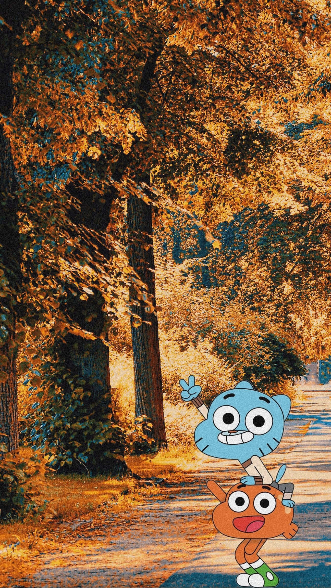 Gumball And Darwin 桌布 壁紙 — 兩個卡通角色站在陽光普照的秋日小徑上，金色樹木落葉紛飛。