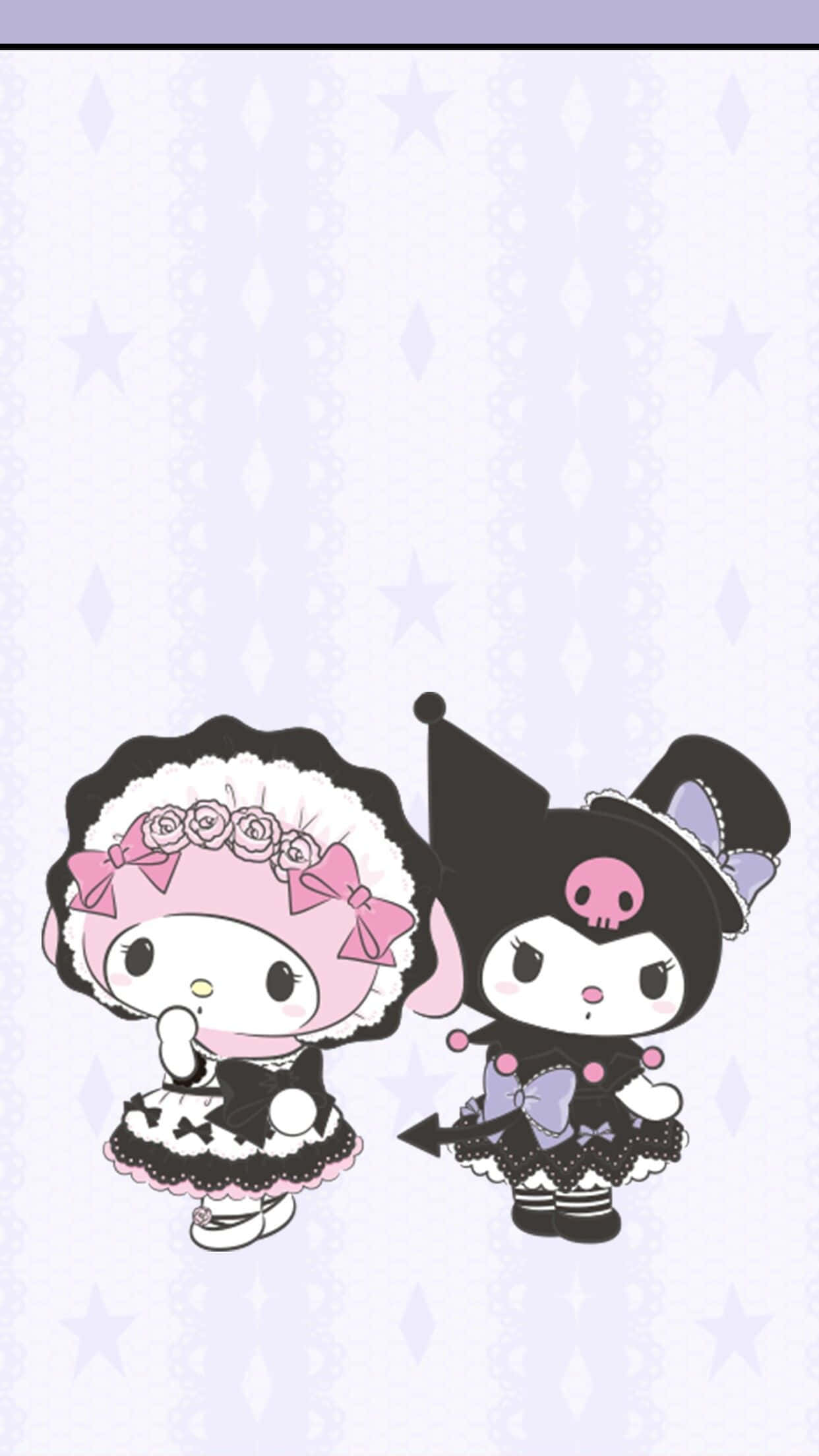 我的旋律 桌布 壁紙 — 兩個可愛的動漫角色 My Melody 和 Kuromi 穿著哥德式蘿莉塔服裝，站在淺紫色星空壁紙前。