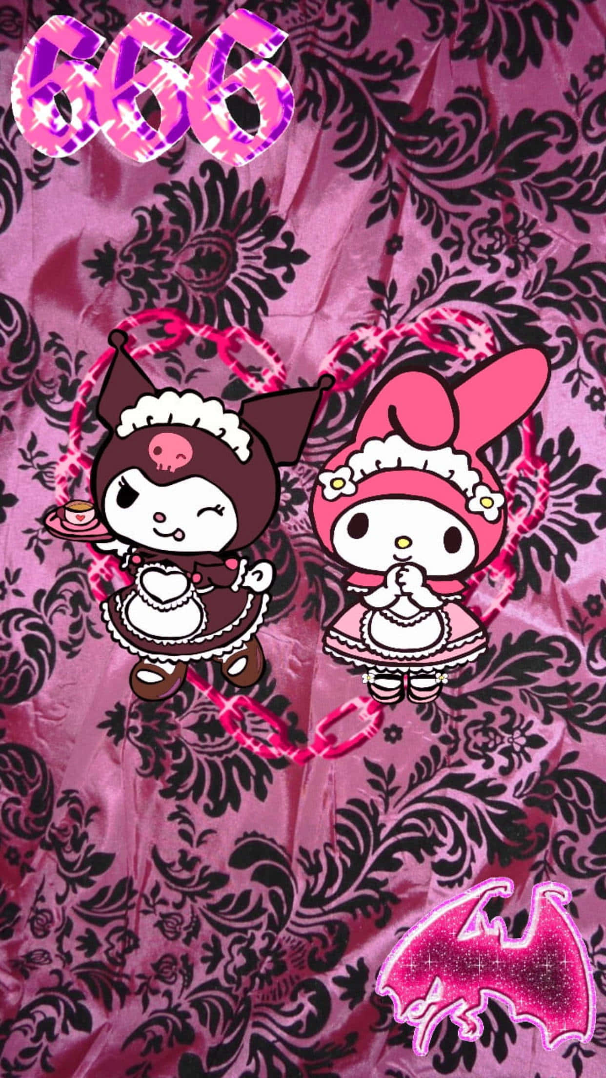 Kuromi Aesthetic 桌布 壁紙 — 兩個可愛的動漫角色穿著女僕裝，站在帶有閃亮粉色點綴的粉黑花卉壁紙上。