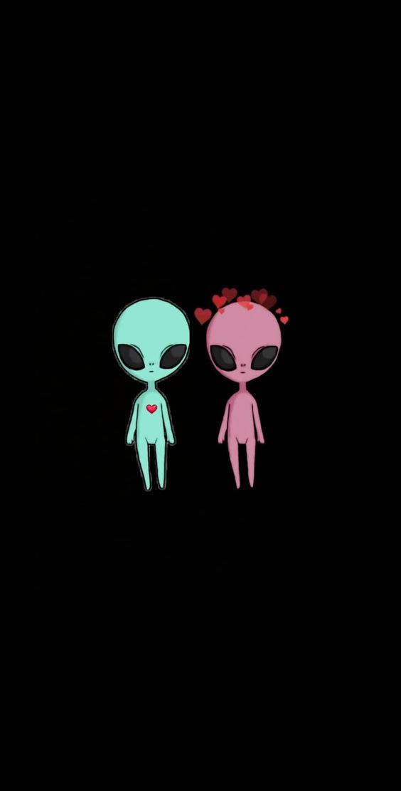 Cool Alien 桌布 壁紙 — 兩個可愛的卡通外星人，一個青綠色一個粉紅色，在黑色背景上緊密站在一起，心形漂浮在他們頭頂。