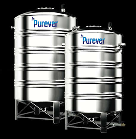 Container 桌布 壁紙 — 兩個大型不鏽鋼儲水罐，品牌為Purever，立於黑色背景前，表面反光，帶有工業金屬支架。