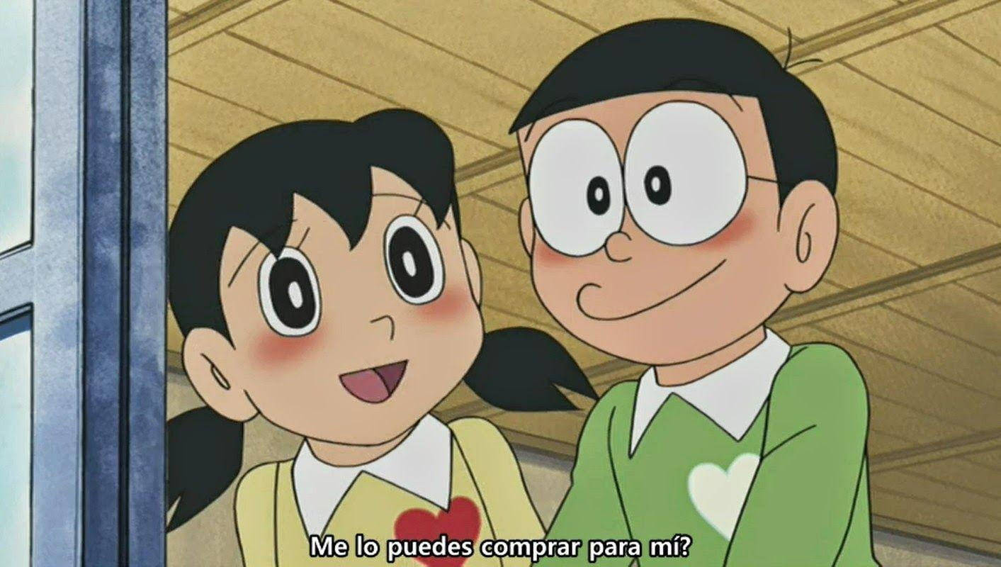 Doraemon 桌布 壁紙 — 兩個大眼睛的動漫角色在一個有窗戶的木房間內溫暖地微笑。