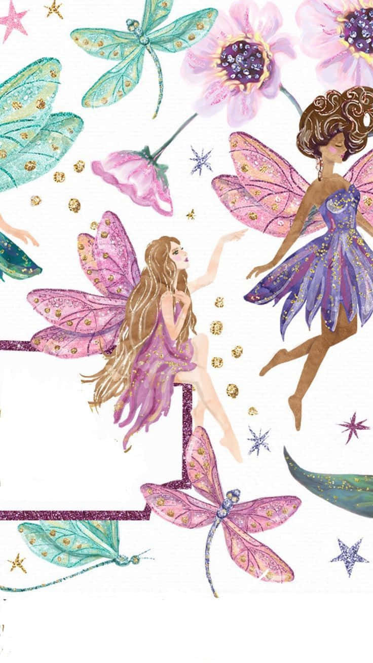 Cute Fairy 桌布 壁紙 — 兩個奇幻仙子，閃爍翅膀和花卉裙子，在白色背景上漂浮於彩色蜻蜓和閃爍星星之間。