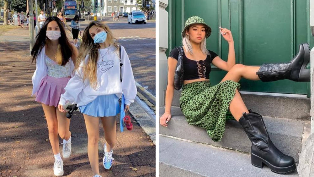 Trendy Aesthetic 桌布 壁紙 — 兩個女孩穿著相配的百褶裙和口罩，在陽光明媚的城市人行道上漫步，而另一個女孩穿著綠色豹紋服裝，自信地在石階上擺姿勢。