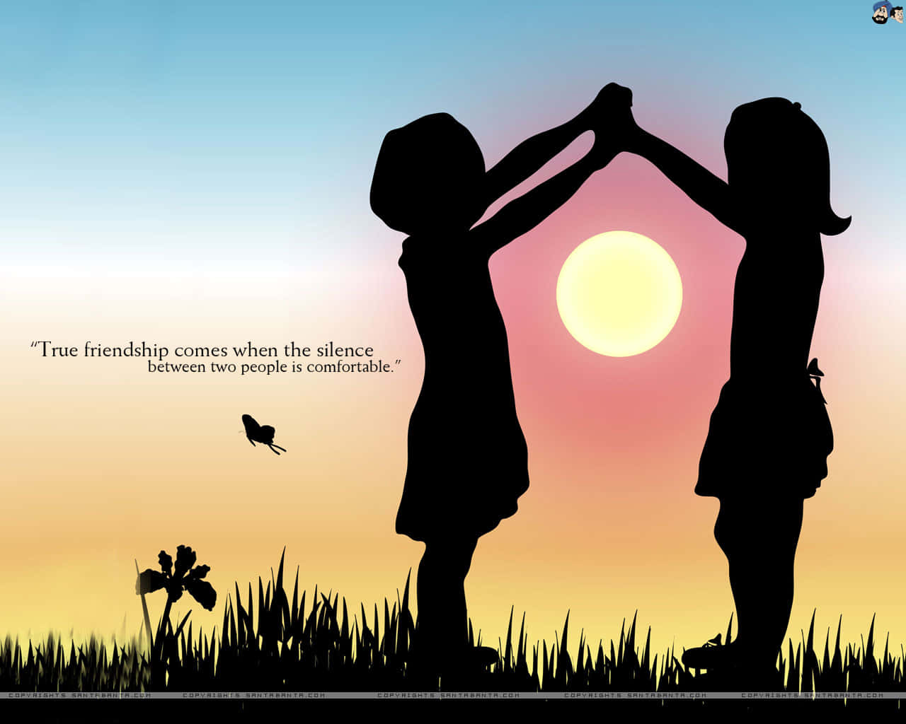 Friendship 桌布 壁紙 — 兩個孩子以日落天空為背景形成剪影，在發光的太陽上方形成屋頂，下方有蝴蝶和鳶尾花。