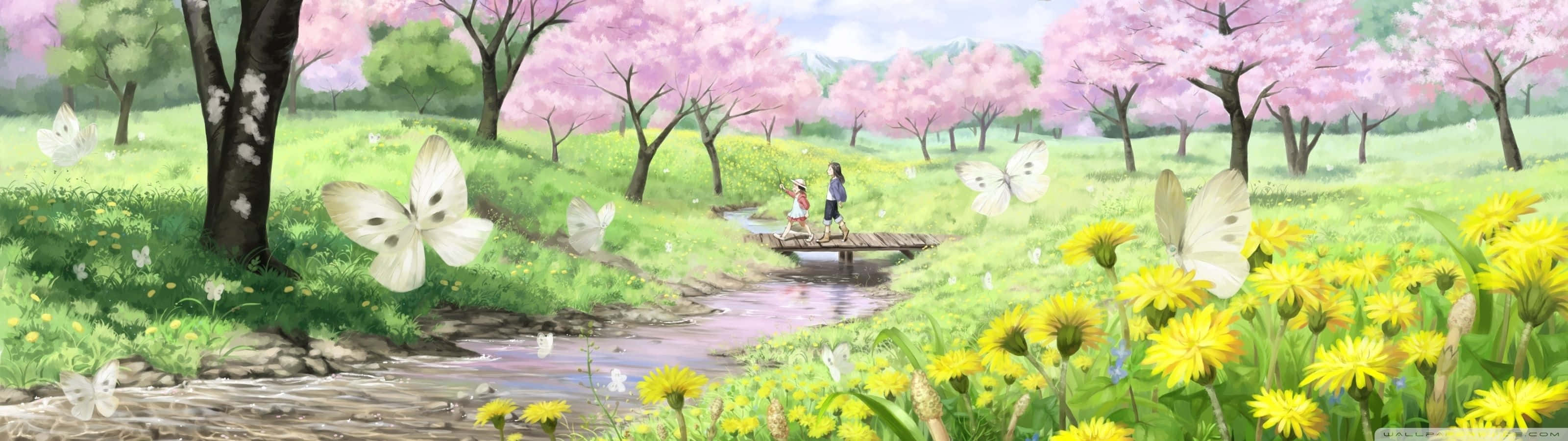 Spring Dual Screen 桌布 壁紙 — 兩個孩子站在一條小溪上的木橋上，身處充滿粉紅色櫻花和翩翩飛舞的白蝴蝶的充滿活力的春天草地。
