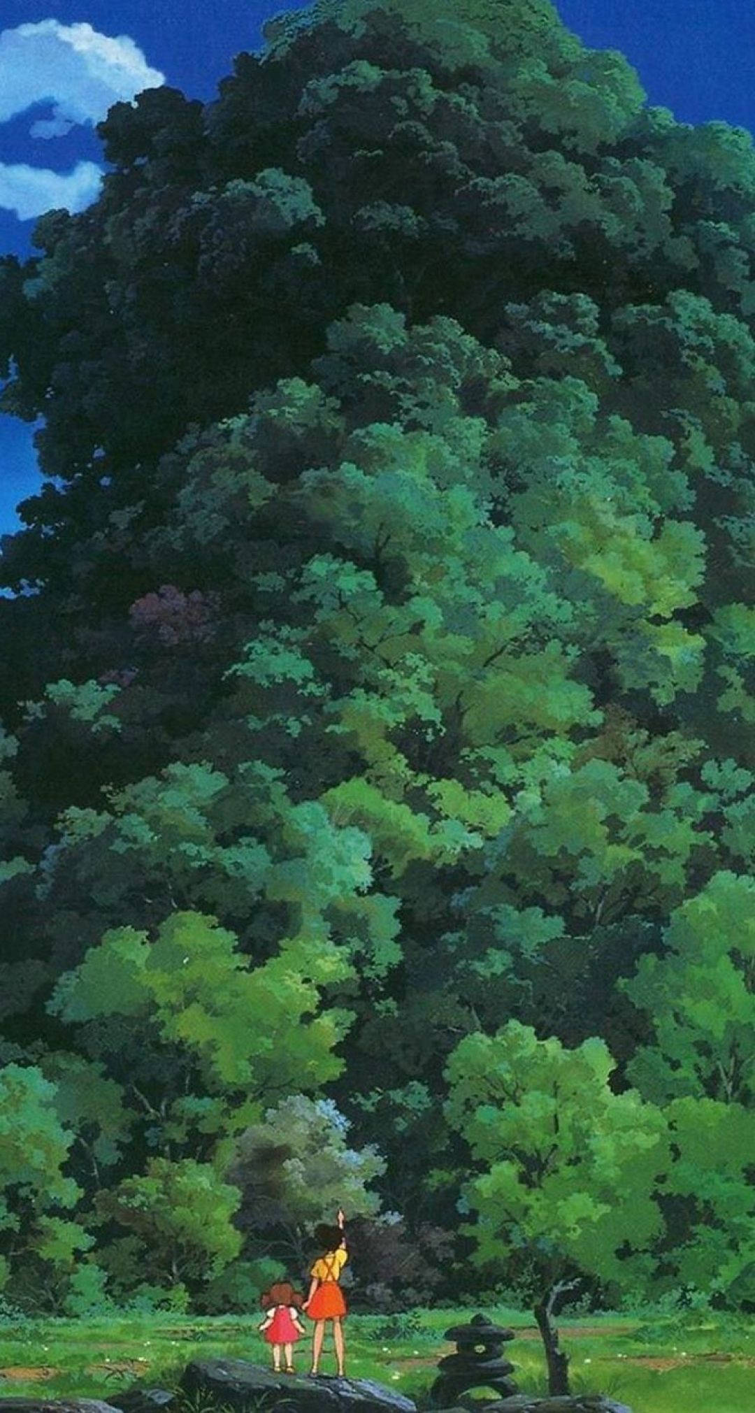 Aesthetic iPhone Xr 桌布 壁紙 — 兩個孩子站在一棵巨大茂盛的綠樹前，在藍天白雲下充滿敬畏。