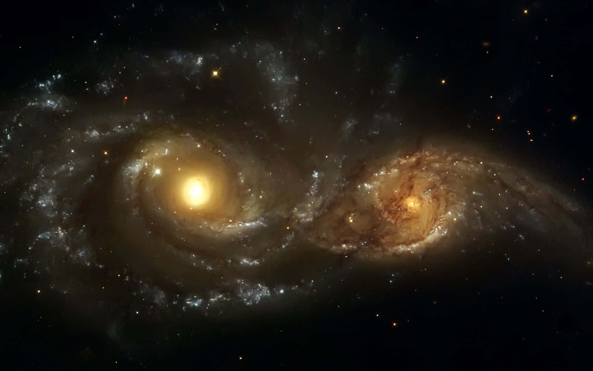 Stars 桌布 壁紙 — 兩個宏偉的螺旋星系在星塵和發光星雲的宇宙之舞中碰撞，對抗虛空。