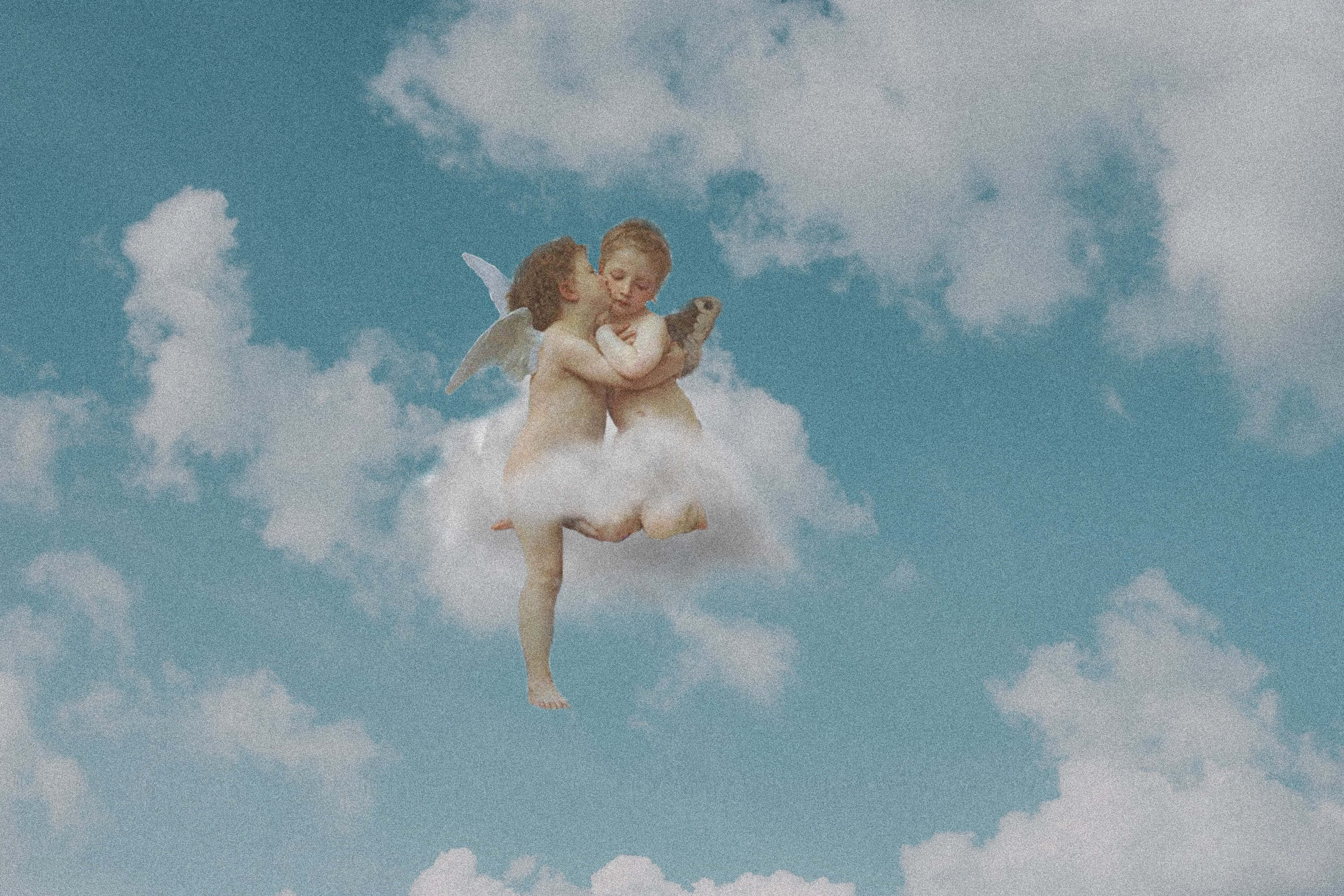 Angel Aesthetic Clouds 桌布 壁紙 — 兩個小天使在 fluffy 雲朵上溫柔擁抱，背景是寧靜的藍天。