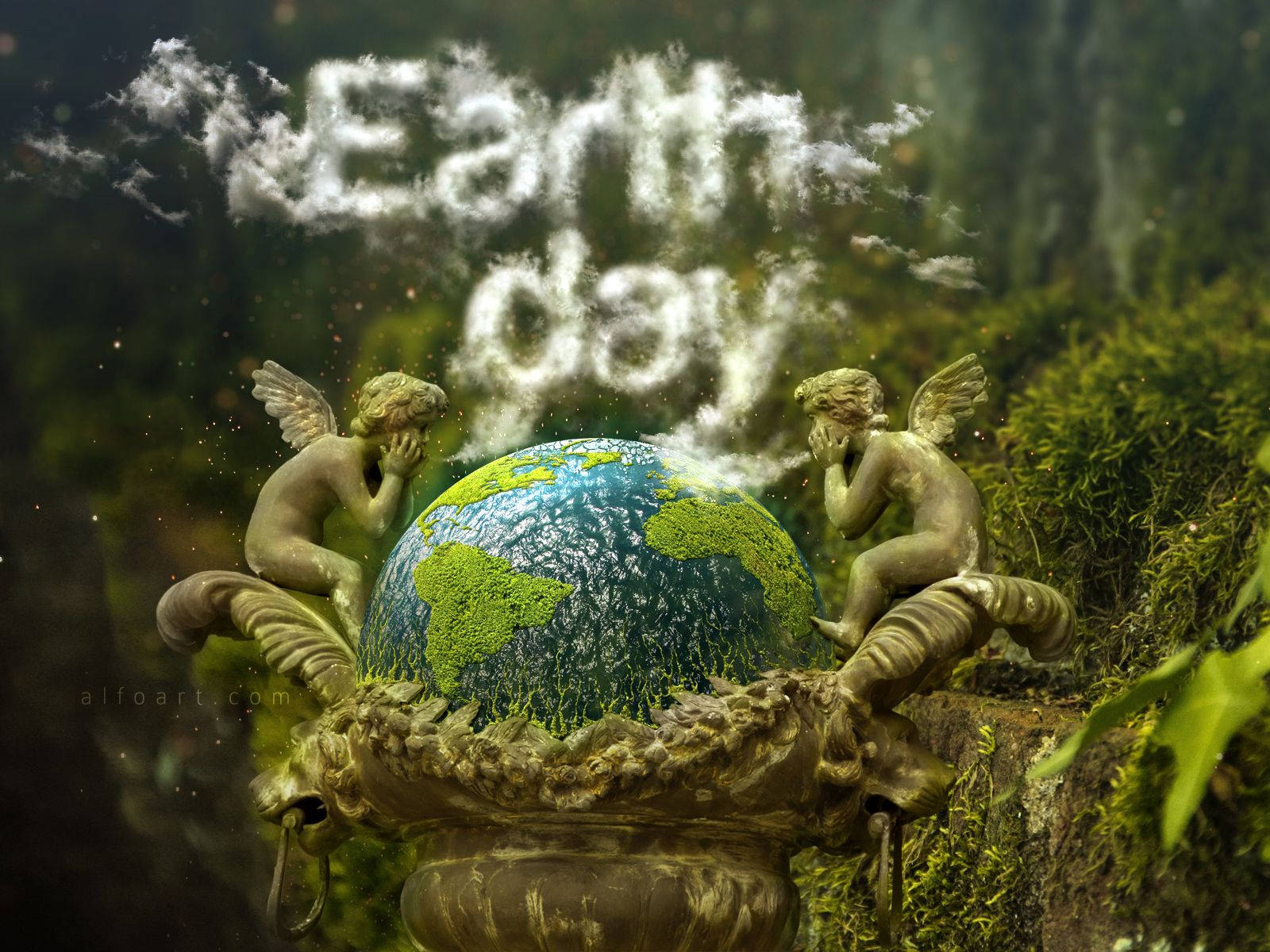 世界地球日 桌布 壁紙 — 兩個小天使雕像在森林環境中守護著一個長滿青苔的地球儀，上方有雲朵字母寫成的「Earth day」。