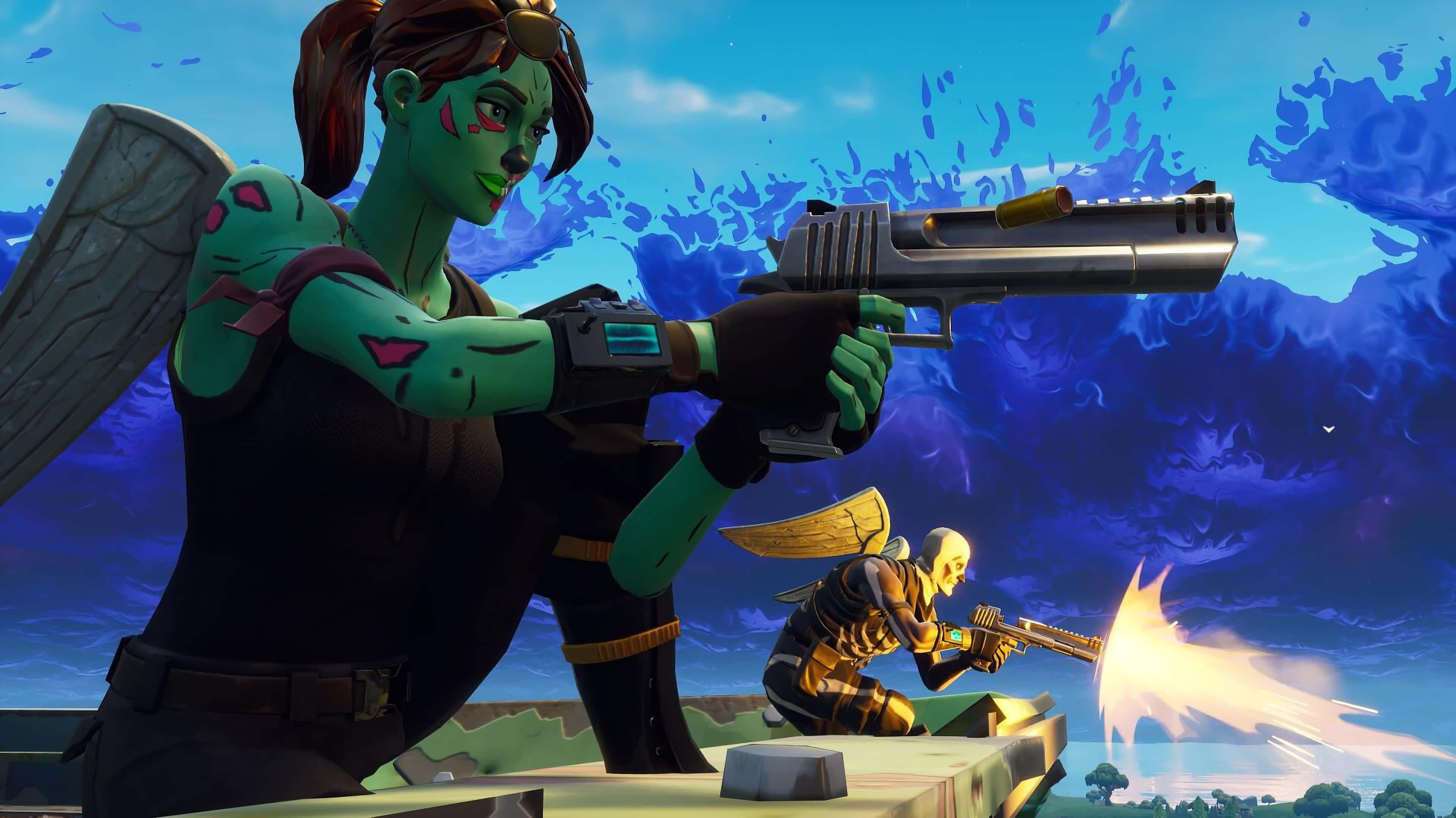 Cool Ghoul Trooper 桌布 壁紙 — 兩個帶有天使翅膀的Fortnite角色在充滿紫色雲朵的鮮豔藍天下互相瞄準槍支。