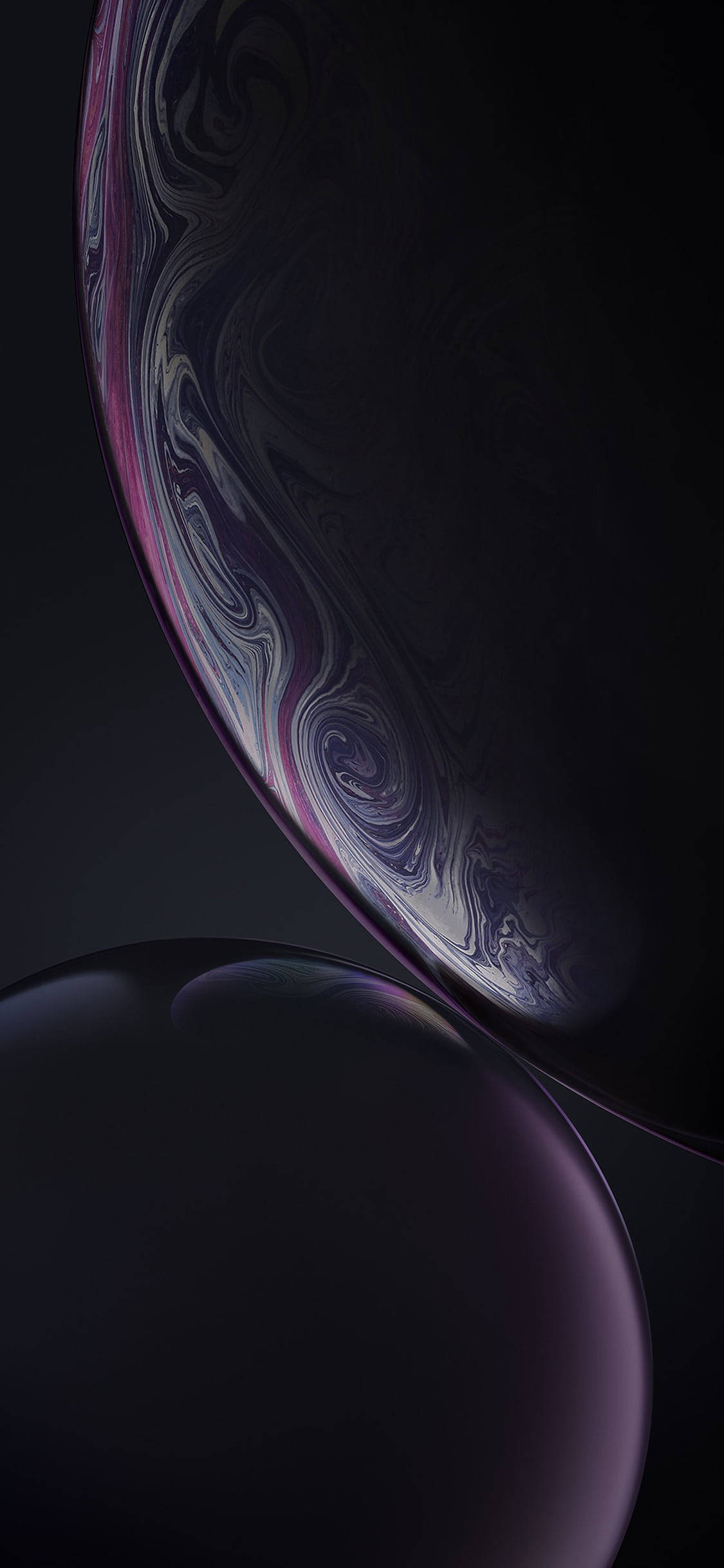 iPhone 桌布 壁紙 — 兩個帶有漩渦大理石紋理的光澤紫色球體漂浮在深色背景上。