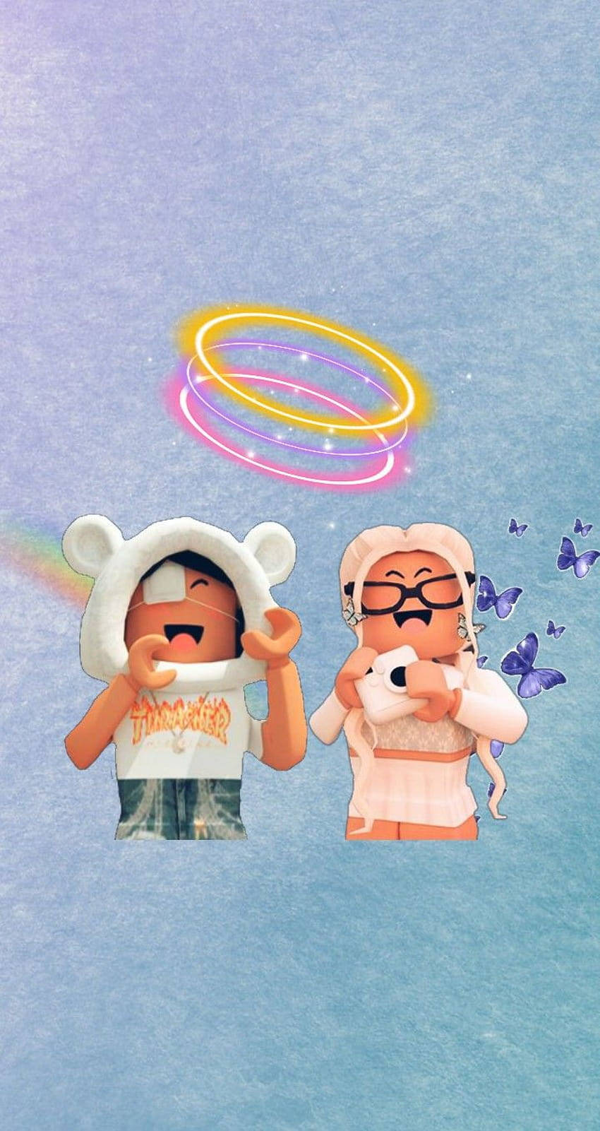 Bff Roblox 桌布 壁紙 — 兩個帶有發光光環和蝴蝶的 Roblox 頭像漂浮在柔和的藍色漸變天空上。