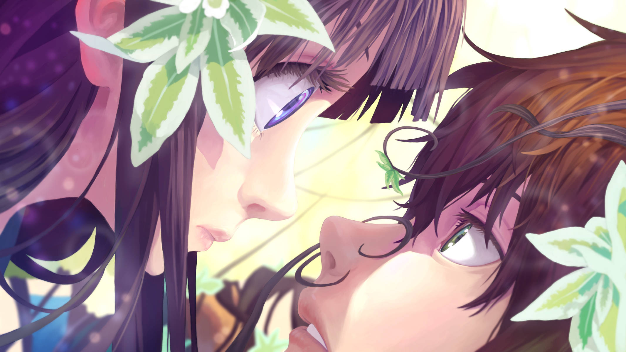 Hyouka 桌布 壁紙 — 兩個帶有花卉裝飾的動漫角色在柔和發光的背景下親密地凝視著對方。