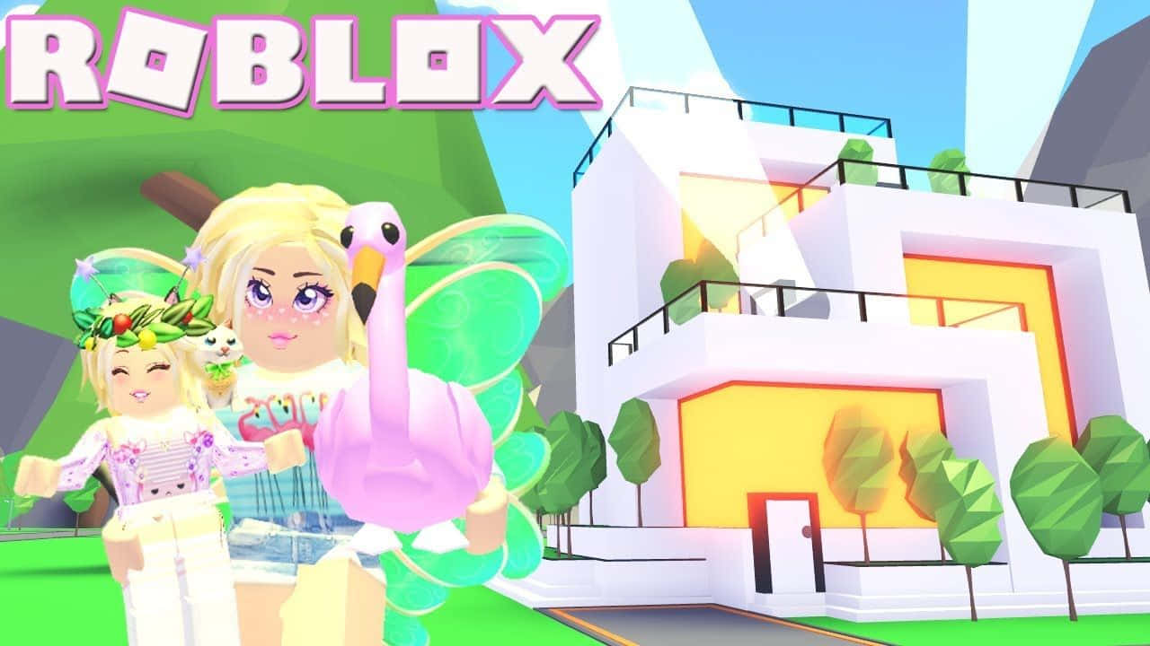 桌布 壁紙 — 兩個帶有蝴蝶翅膀的Roblox頭像和一隻粉紅色火烈鳥站在一棟帶有發光窗戶的現代白色房子前。