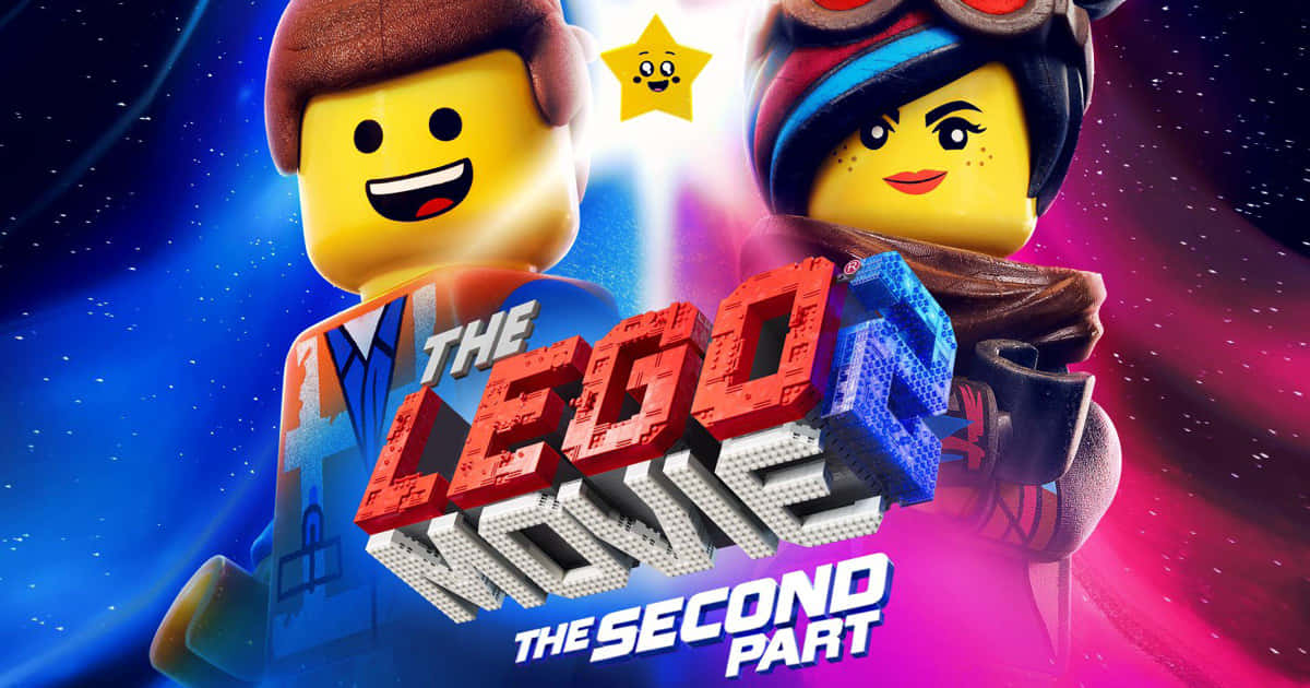 樂高 桌布 壁紙 — 兩個微笑的LEGO角色站在宇宙背景前，背景有充滿活力的星空和粗體電影標題文字。