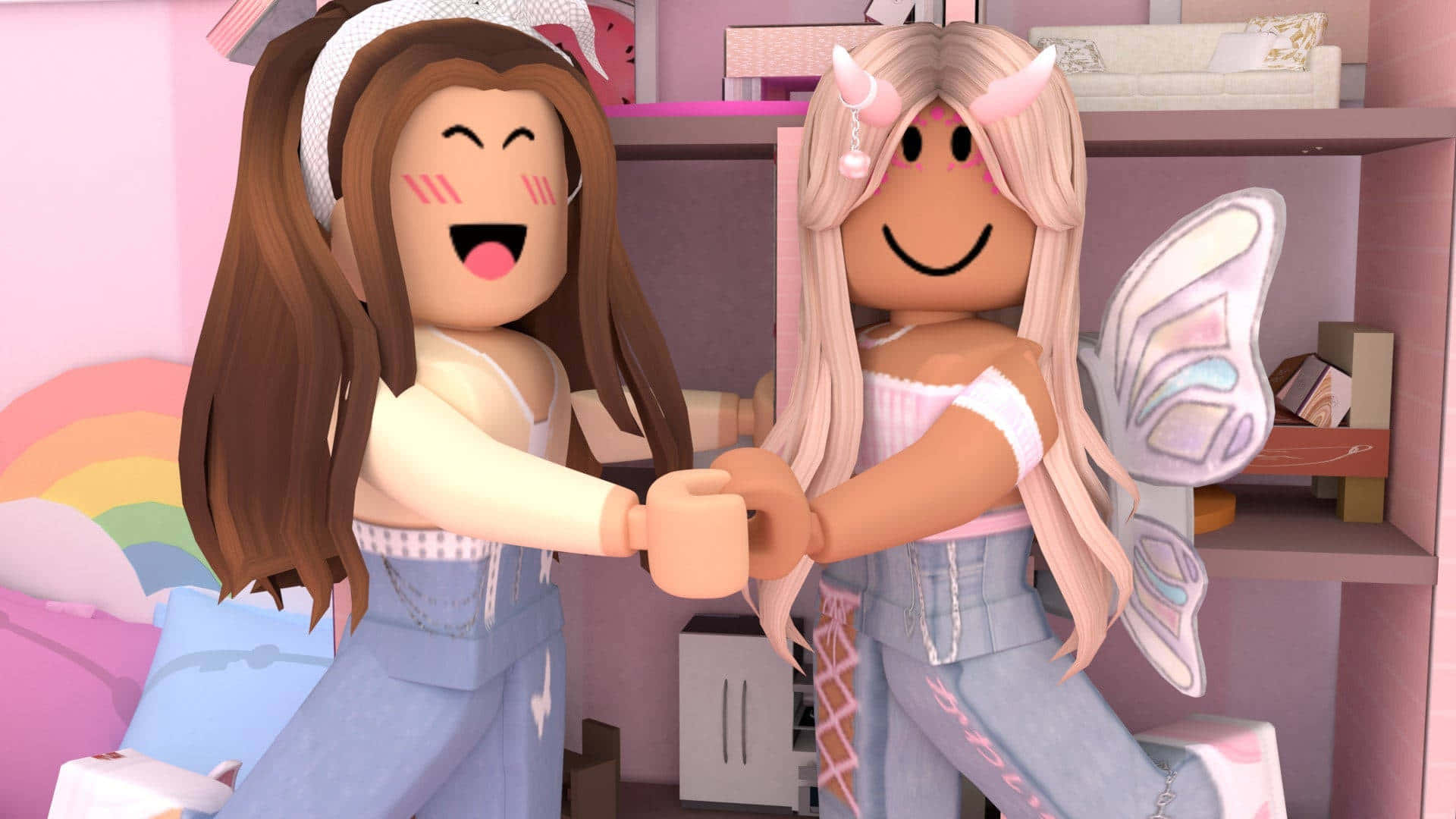 smiling 桌布 壁紙 — 兩個快樂的 Roblox 角色在粉紅色的房間裡溫暖擁抱，手牽著手。