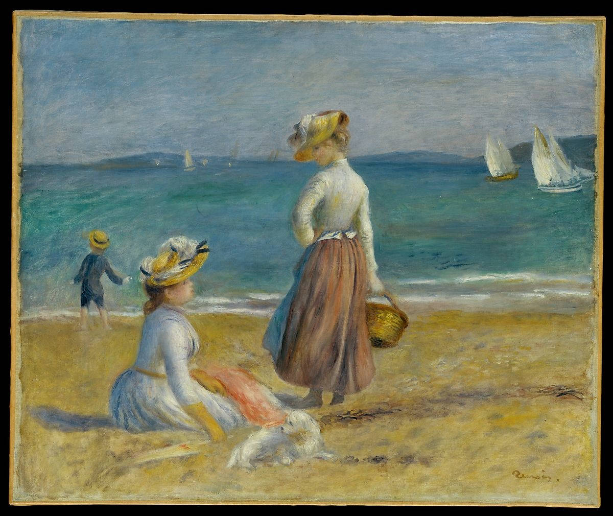 Renoir 桌布 壁紙 — 兩個戴帽的女人和一個孩子在陽光明媚的海灘上放鬆，帆船點綴在藍色的大海上，天空蒼白。