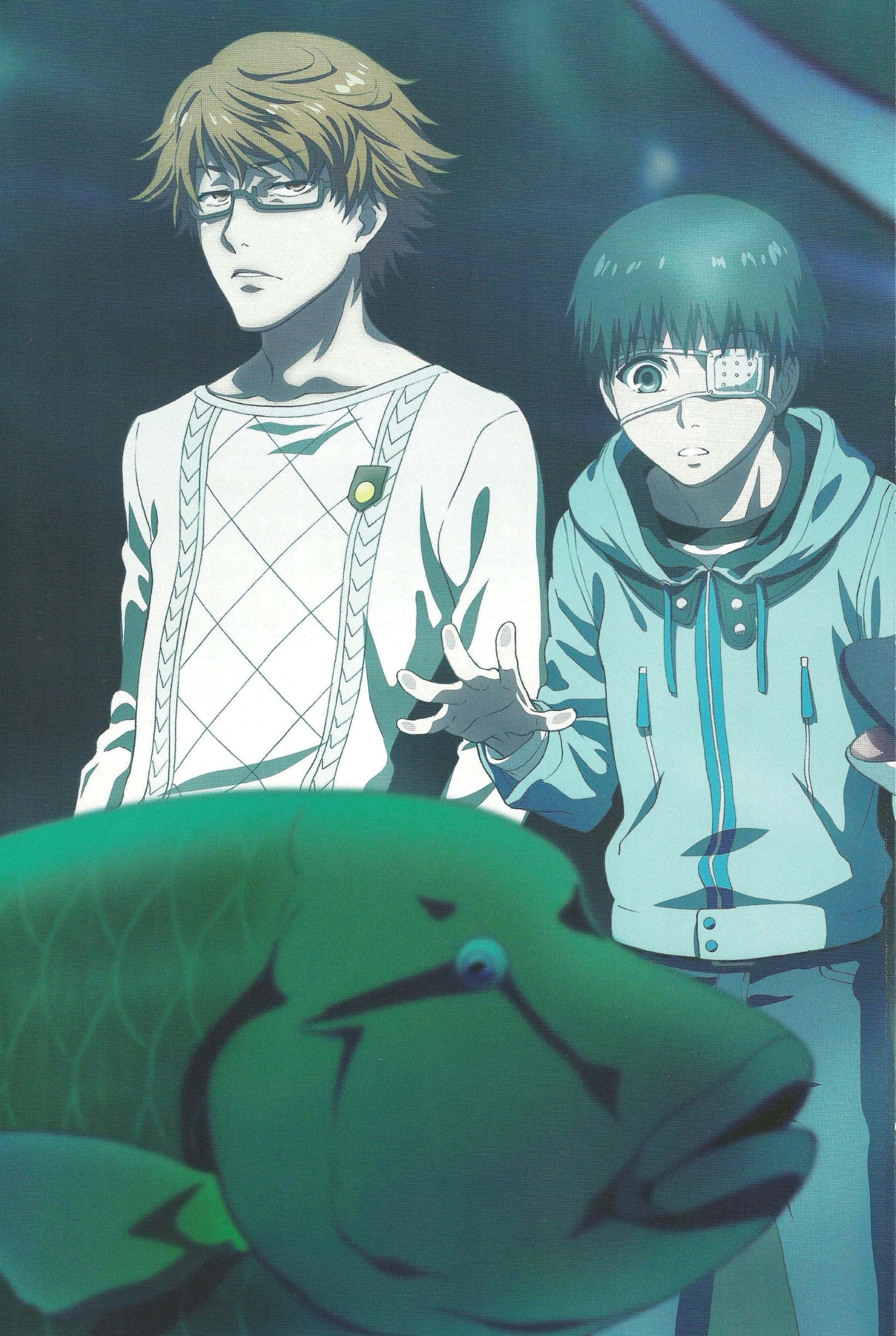 Nishiki Nishio 桌布 壁紙 — 兩個戴眼罩的動畫男孩站在一條大綠魚旁邊，處於黑暗的水下場景中。