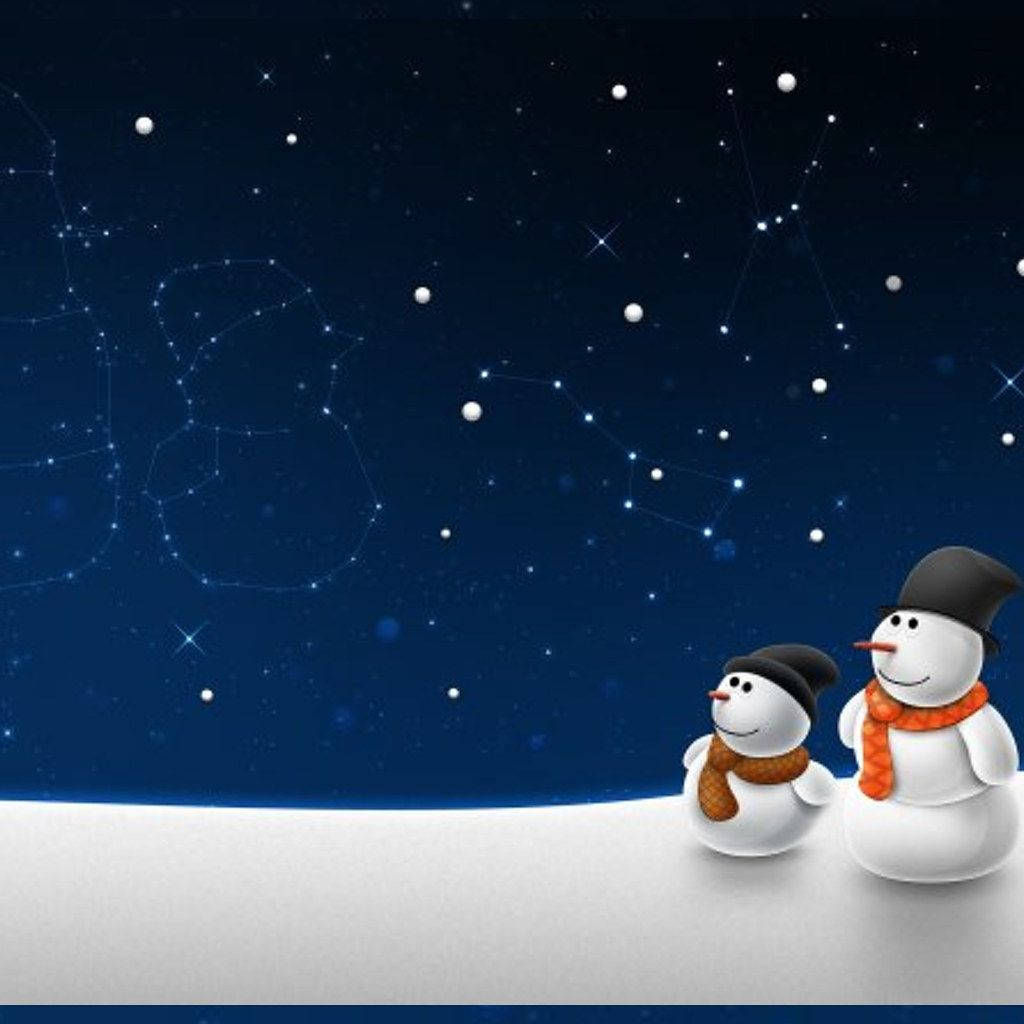 雪人 桌布 壁紙 — 兩個戴著圍巾的快樂雪人凝視著繁星點點的夜空，其中有發光的星座。