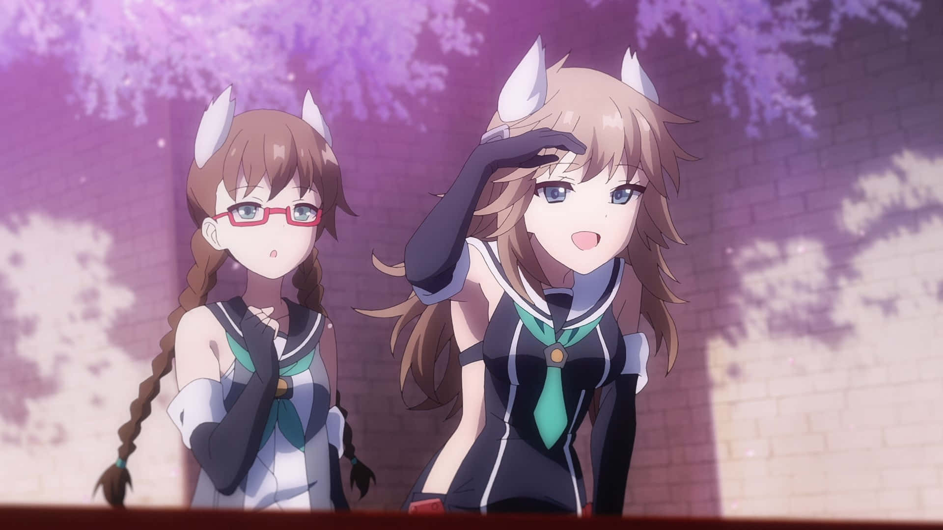 Anime Gaming 桌布 壁紙 — 兩個戴貓耳、穿水手服的動漫女孩站在紫櫻花下，背景是磚牆。