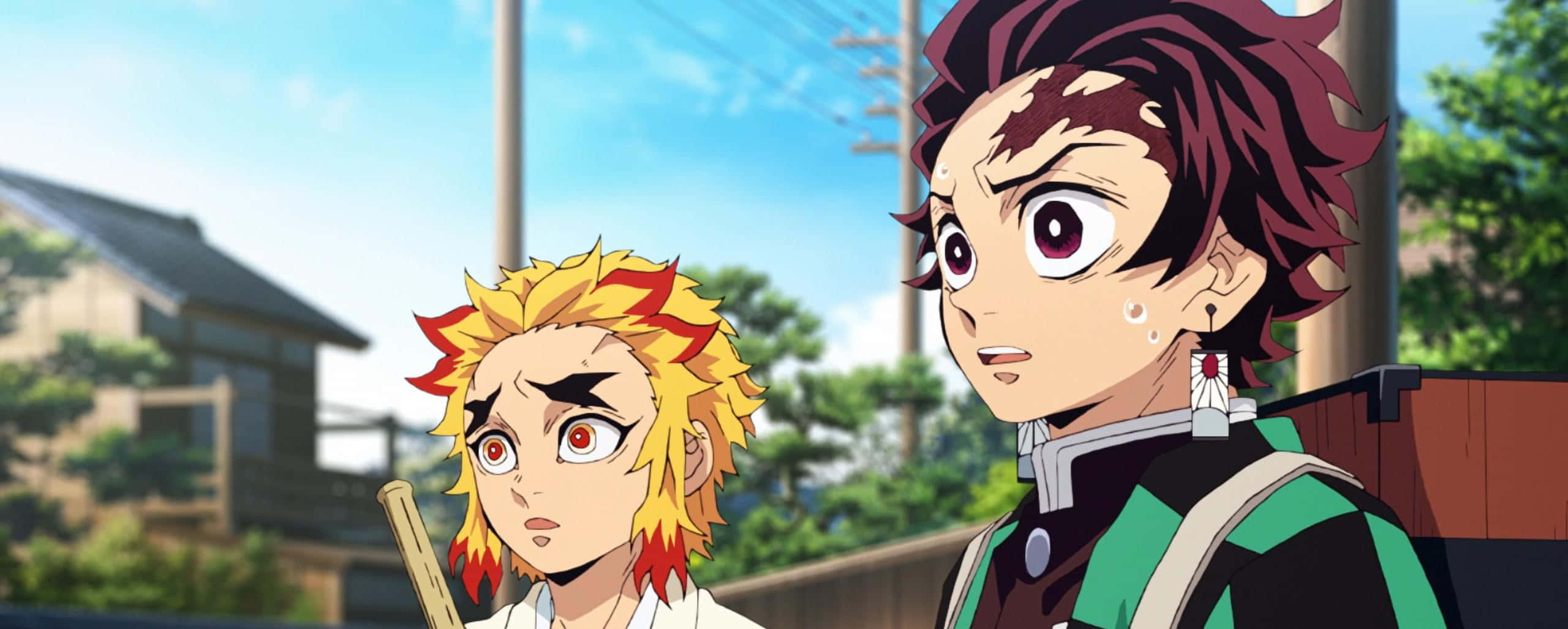 Rengoku And Tanjiro 桌布 壁紙 — 兩個擁有尖刺頭髮的動漫角色站在陽光普照的郊區街道上，背景有房屋和樹木。