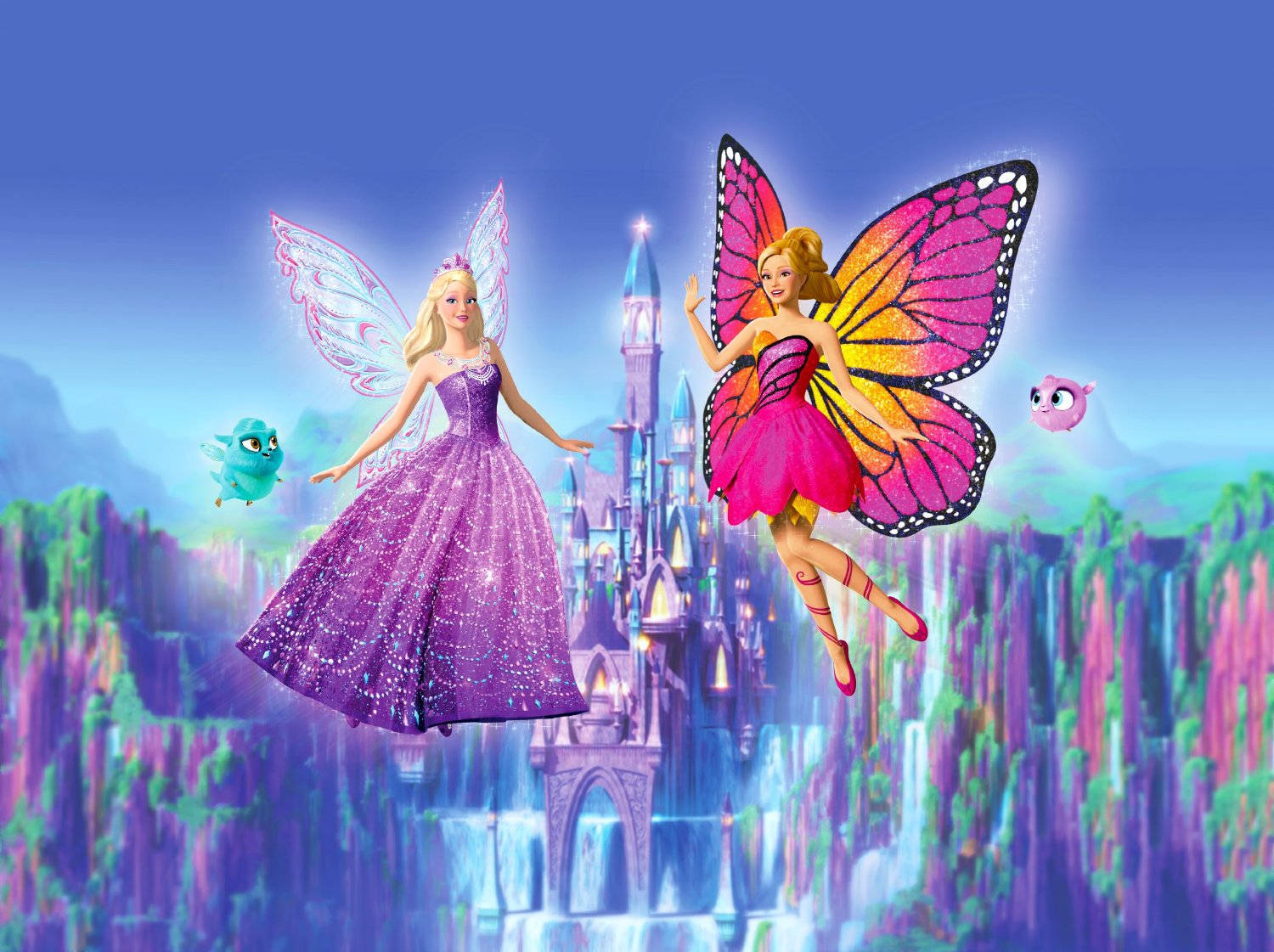 Princess 桌布 壁紙 — 兩個擁有彩色翅膀的芭比仙子漂浮在發光的城堡上方，周圍是充滿活力的紫色和粉紅色水晶森林。
