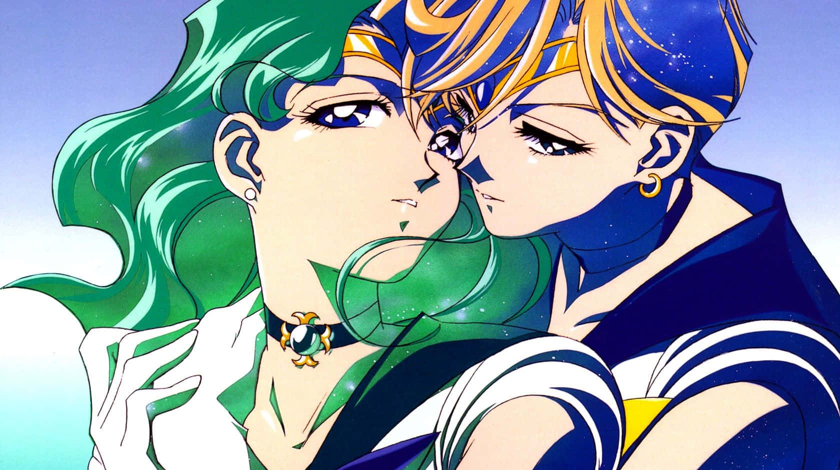 Sailor Uranus 桌布 壁紙 — 兩個擁有綠色和藍色頭髮的動漫角色在星空背景下分享親密時刻。