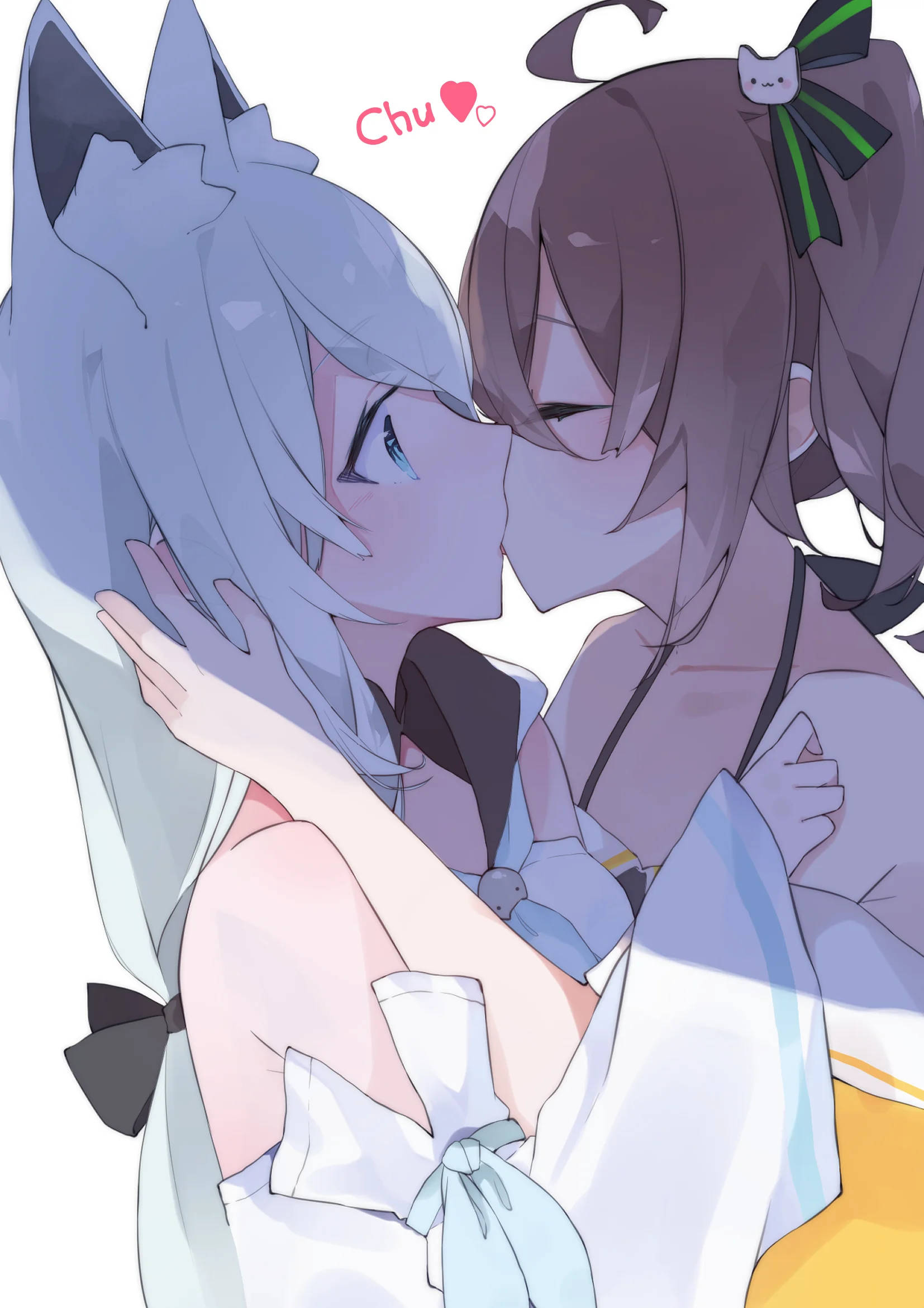 Kissing 桌布 壁紙 — 兩個有狐狸耳朵的動漫女孩溫柔地親吻臉頰，上面漂浮著一個粉紅色的chu心形。