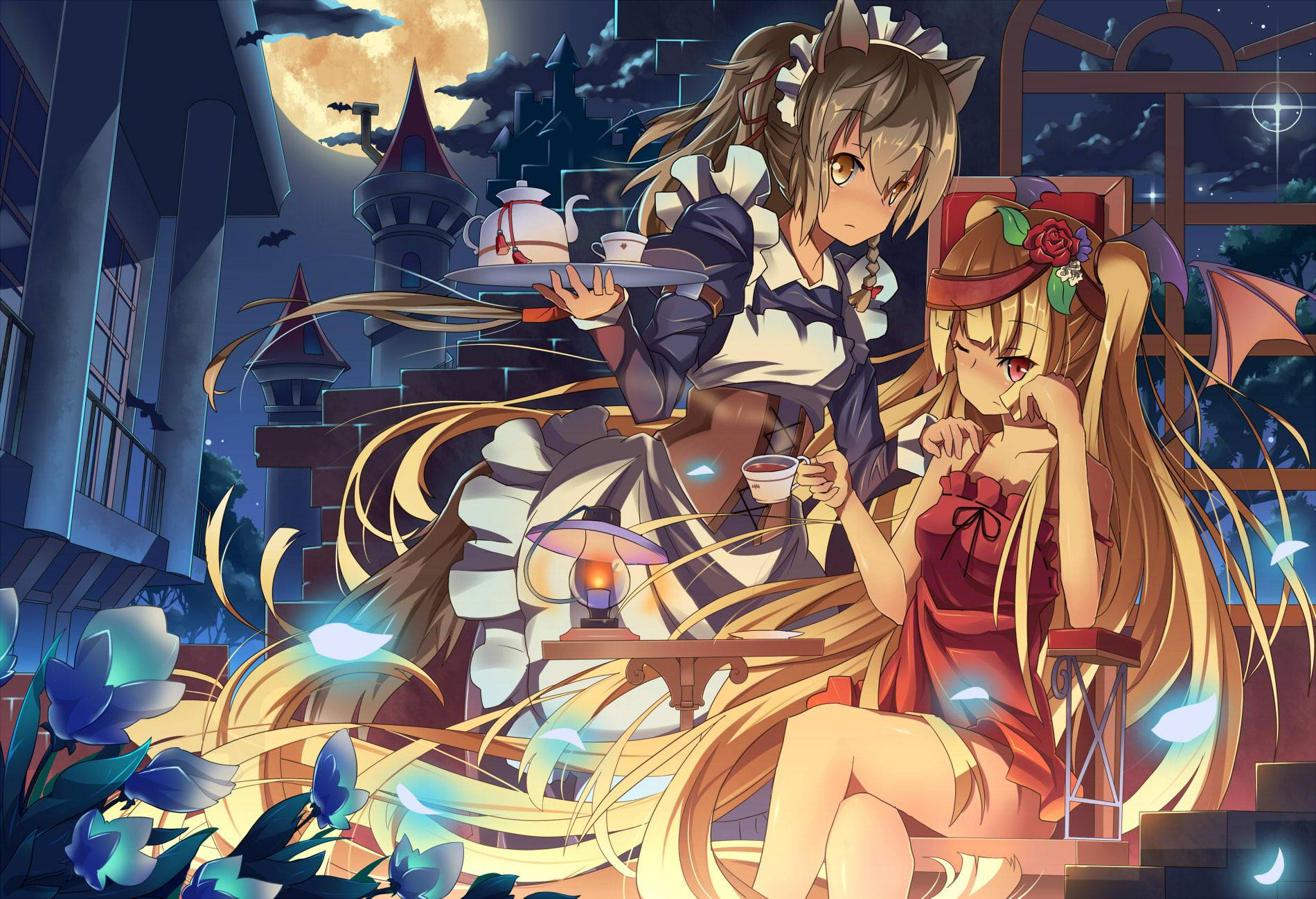 Anime Halloween 桌布 壁紙 — 兩個有貓耳和翅膀的動漫女孩在哥德式城堡庭院中滿月下喝茶。
