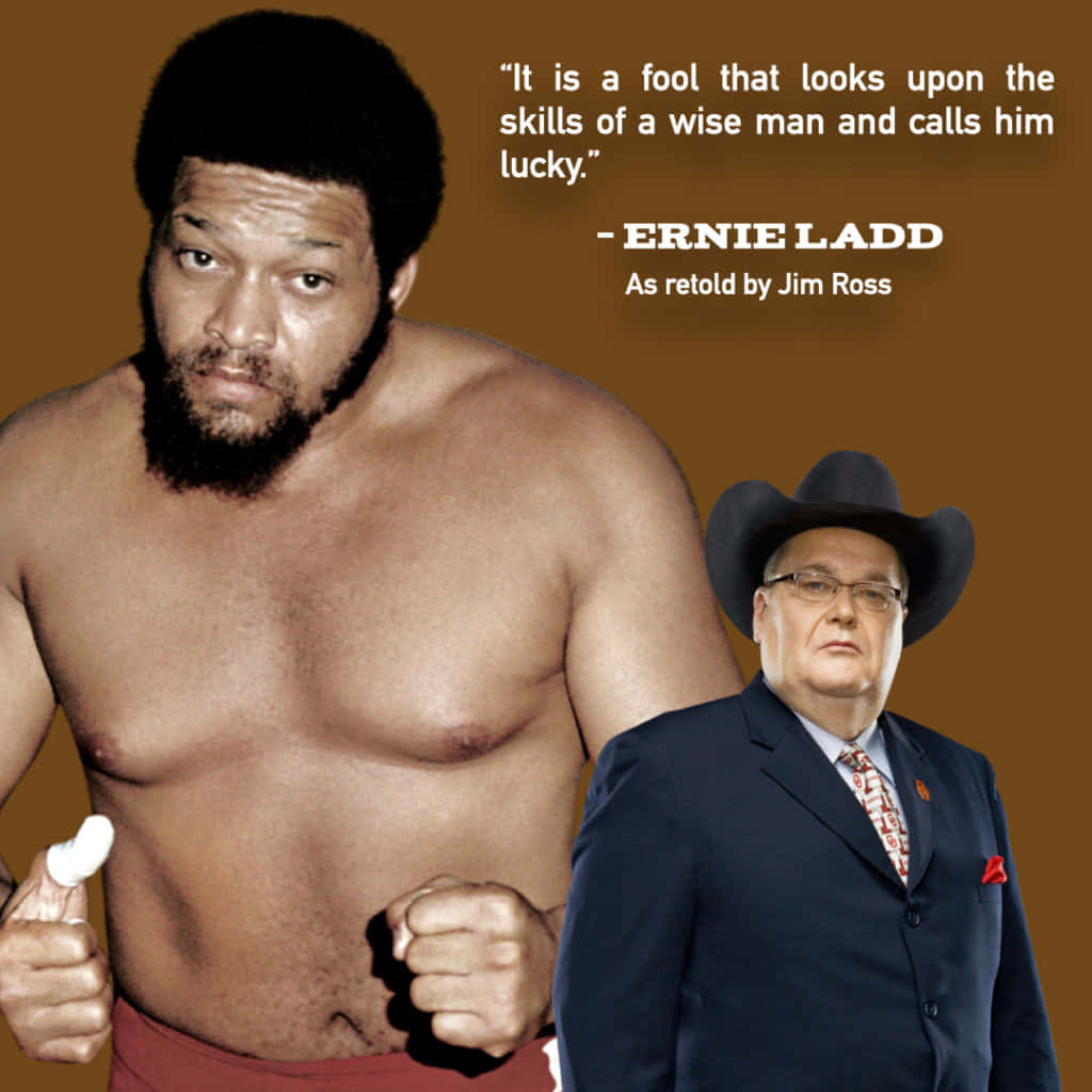 摔角 桌布 壁紙 — 兩個標誌性的摔角人物 Ernie Ladd 和 Jim Ross 並肩站在純棕色背景前，帶有引文疊加。
