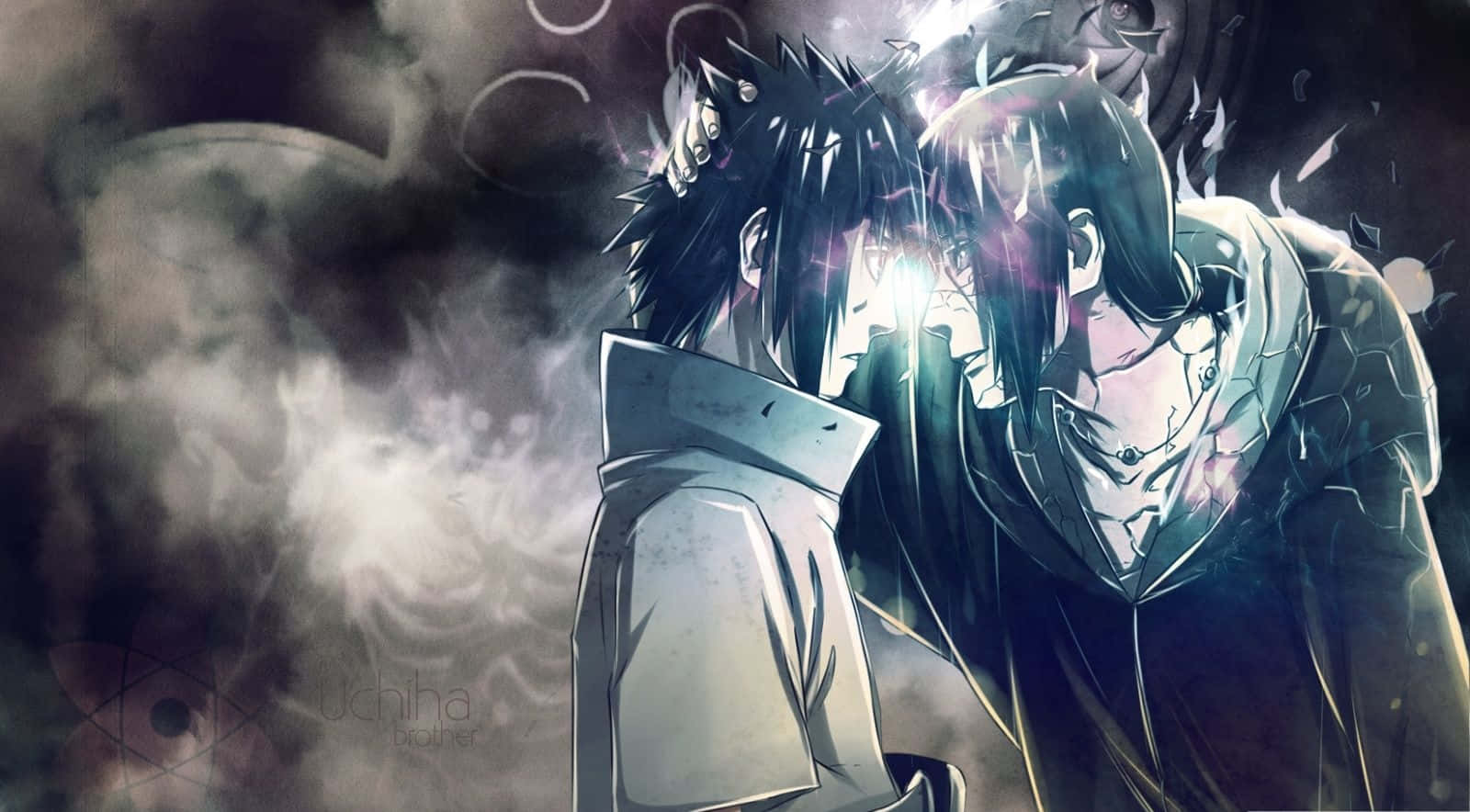 Sasuke And Itachi 桌布 壁紙 — 兩個深色頭髮、眼睛發光的動漫角色在煙霧瀰漫的戲劇性對峙中面對面。