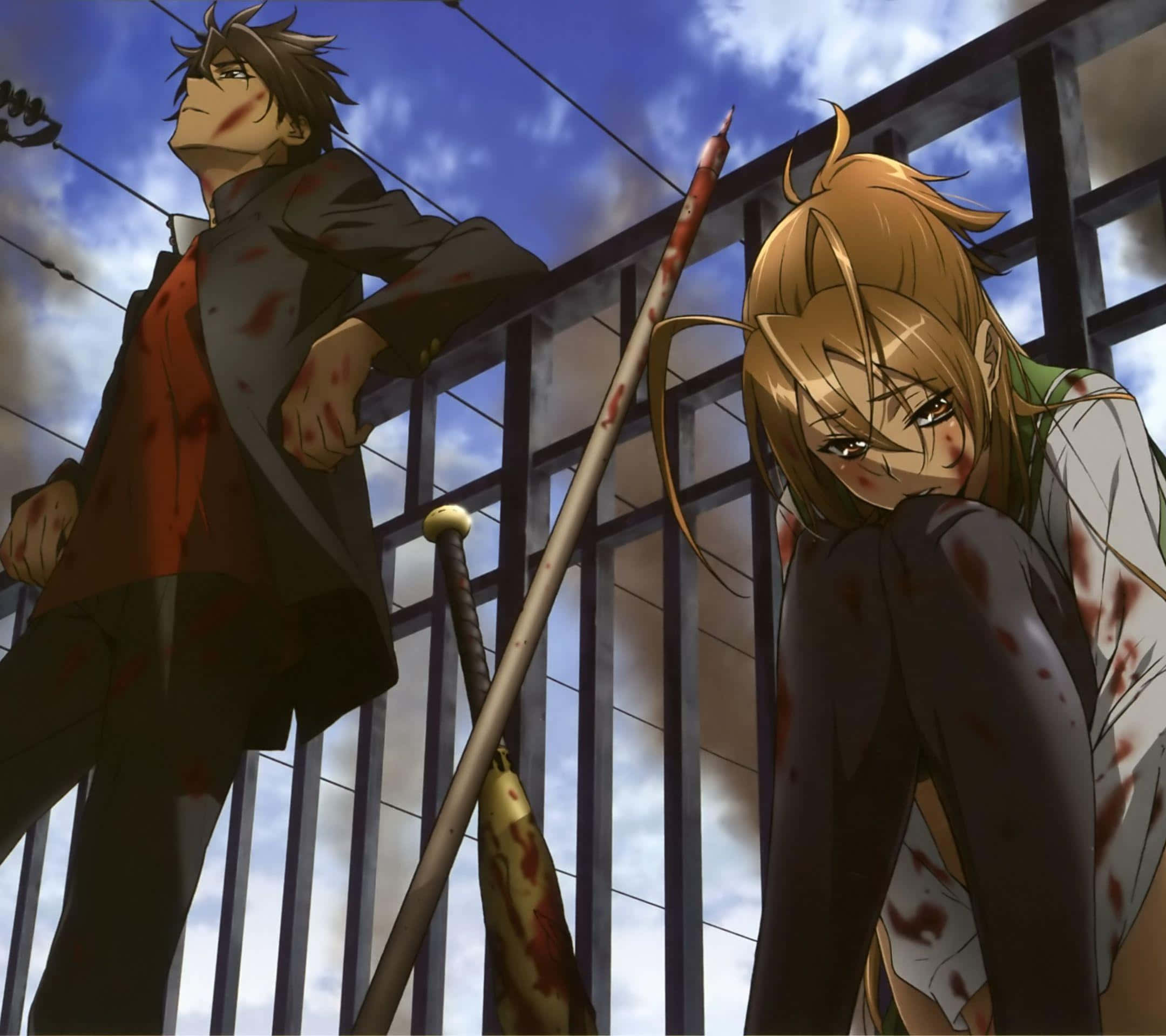 Highschool Of The Dead 桌布 壁紙 — 兩個滿身鮮血的動漫角色在陰天之下，背對鐵窗，挑釁地站立。
