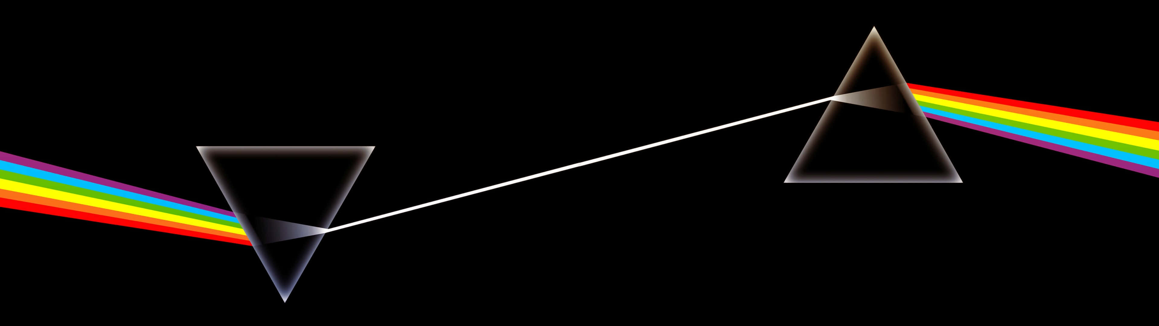 3840X1080 桌布 壁紙 — 兩個玻璃稜鏡將白光分裂並折射成鮮豔的彩虹光譜，映襯在黑色虛空中。