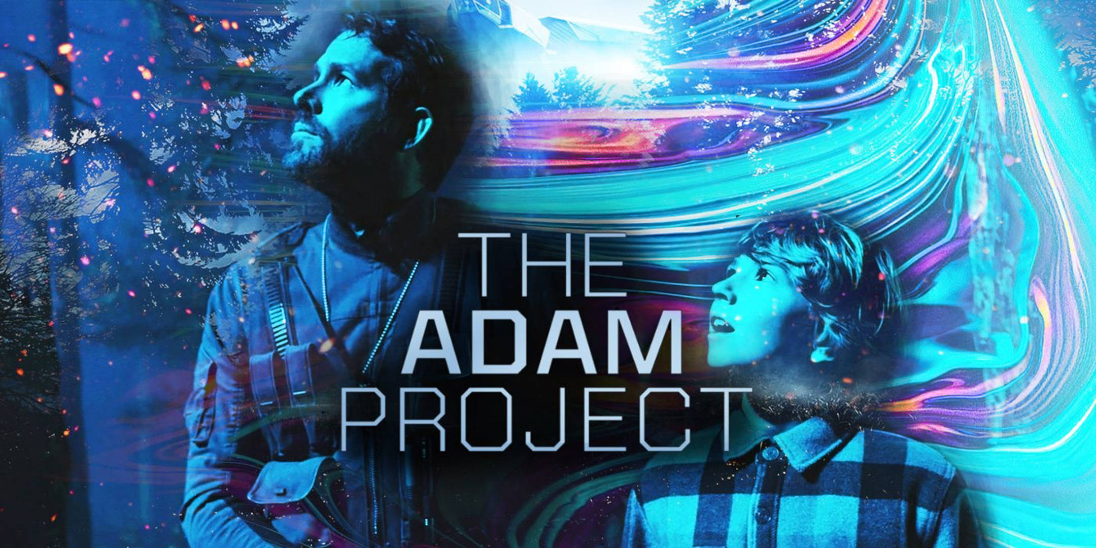 The Adam Project 桌布 壁紙 — 兩個男人抬頭仰望，背景是旋轉的宇宙，充滿鮮豔的霓虹條紋和發光的粒子。