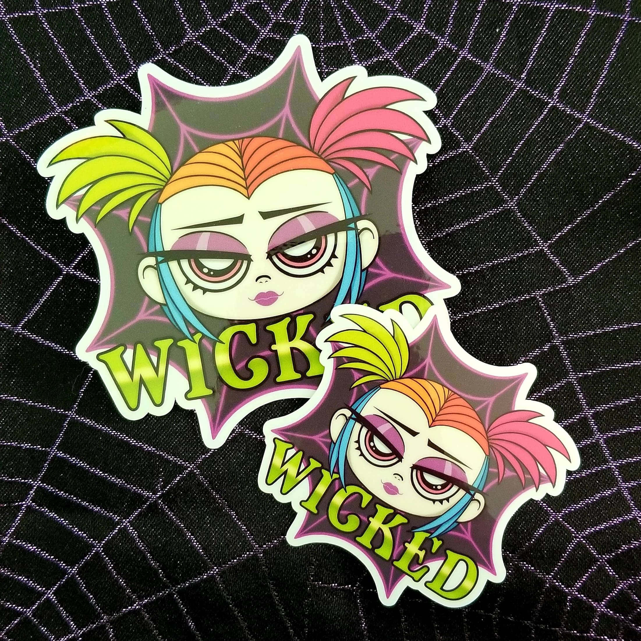 stickers 桌布 壁紙 — 兩個相同的卡通貼紙，一個彩虹頭髮、戴眼鏡的龐克女巫，背景是黑色蜘蛛網。