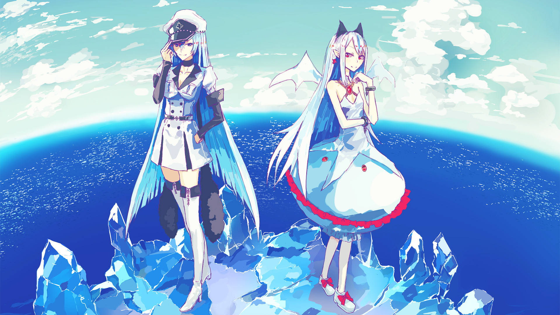 Esdeath 桌布 壁紙 — 兩個穿著奇幻服裝的動漫女孩站在發光的藍色水晶上，俯瞰著明亮天空下彎曲的海洋。